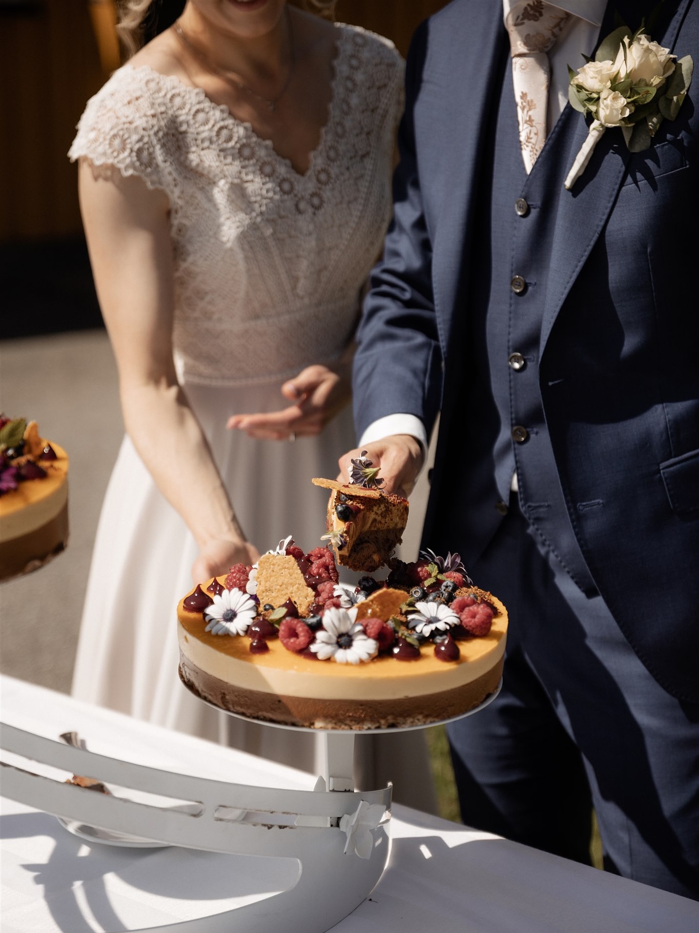 Drømmer du om bryllup i eventyrlige omgivelser?
Vi gleder oss til å møte brudepar på Grand Moments, og nå kan du vinne 2 billetter til messen!
Slik deltar du:
1️⃣ Følg både Kleivstua og Grand Moments
2️⃣ Lik dette innlegget
3️⃣ Kommenter med datoen dere planlegger bryllup – og tagg din forlovede 💕
Vinneren trekkes søndag 28. september kl. 18.00. Vinneren får 2 billetter til bryllupsmessen, og kan selv velge om dere ønsker å delta kl. 11.00 eller kl. 14.30. Lykke til.
📸 @treklovermedia
#kleivstua #kleivstuahotell #møtestedetpåkrokskogen #grandmoments #bryllup #bryllupsmesse #wedding #selskaplokale #weddingplace #kleivstuabryllup #krokkleiva #sundvollen