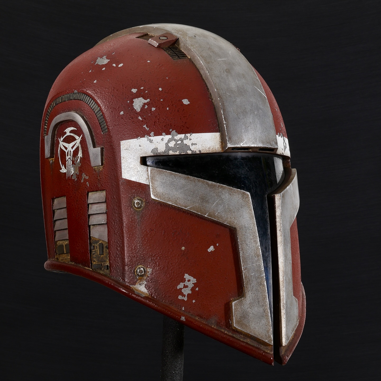 Happy Mando Monday! New helmet up for grabs - ready to wear Mynock’s Den “Hunter” helmet, cast in Smooth-On’s Smooth Cast 65D and ONYX resins. I made this helmet back in 2023 for a Star Wars fan film project “Nihilus.” The movie never materialized, so the helmet is now up for sale in my shop - free shipping to Canada and US (link in bio).
It weighs 1.1kg (2.41lb) measures 20.6cm (8 1/8”) from ear to ear, and 23cm (9”) from visor at the tip of the nose to back. The T-visor has a dark grey-blue tint. Inside, the helmet is lined and padded, with removable padding secured by Velcro for easy adjustment.
For the paint job, I started with a stone texture spray base, then airbrushed the main colors using Tamiya acrylics. Weathering was done with a mix of materials, including Army Painter washes, Vallejo pigments, real rust, and other products.
The Mando’a script on the rear right reads “heroyam slava” which is Ukrainian for “glory to the heroes”.
Thanks for looking!
#mynocksden #swtor #swtorcosplay #starwars #mandalorianhelmet #mandalorian #mando #mandomonday
