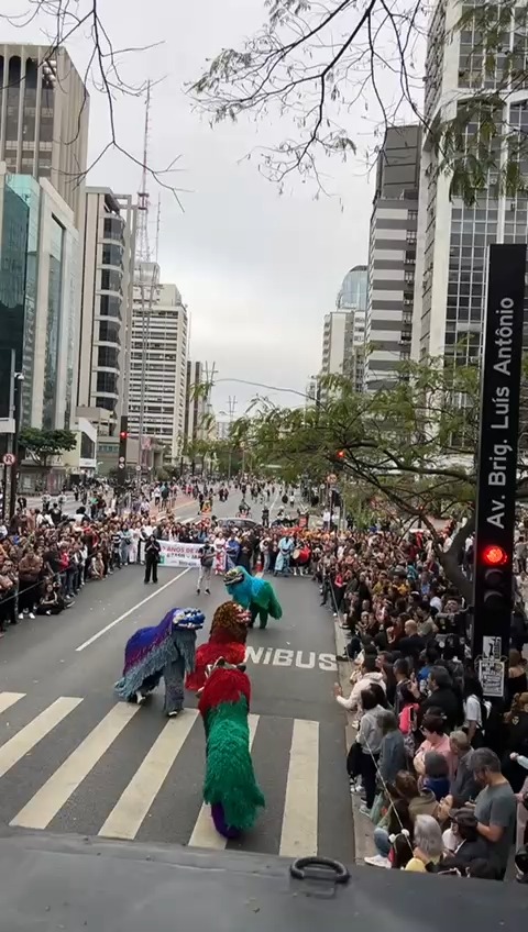 Matsuri Daiko no Desfile Yume Matsuri 2025 🎶🥁
Shishimai 🦁
🎥 Créditos: @tvutina
#yumematsurisp #união #eventos #130anosdeamizadebrasiljapão #taiko #shishimai #okinawa #matsuri
@matsuridaiko.carrao @matsuridaiko.ipr
@matsuridaiko.brasil