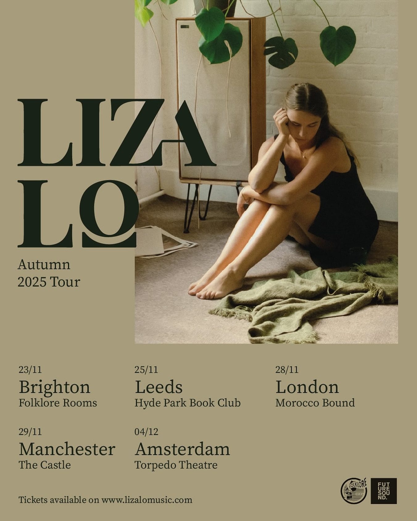 📣 SHOW ANNOUNCEMENT 📣
Folklore Sessions Presents;
Liza Lo + Support
£12adv | The Folklore Rooms
23rd November 2025 | 18+
Bringing her debut album ‘Familiar’ to some of the UK’s most iconic grassroots venues before ending the tour in Amsterdam.
‘Familiar’ was produced by Jon Kelly (Paul McCartney, Kate Bush) and recorded with her live band at Damon Albarn’s Studio 13, released on Gearbox Records earlier this year. It is a body of work inspired by the records she grew up with; songs that feel warm, with a timeless live band feel, capturing an honest reality.
On stage this autumn, the songs have been reimagined with an intimate line-up of acoustic guitars, fiddle, double bass and harmonies.
Praised by DIY Magazine as “a wistful blend of indie-folk and pop reminiscent of Alice Phoebe Lou and Julia Jacklin,” Liza has already toured with Harrison Storm, Steph Strings and Vraell across the UK and Europe.
Familiarise yourself with Liza and her band in rooms built for closeness and connection during these upcoming colder months.
FOLKLOREx