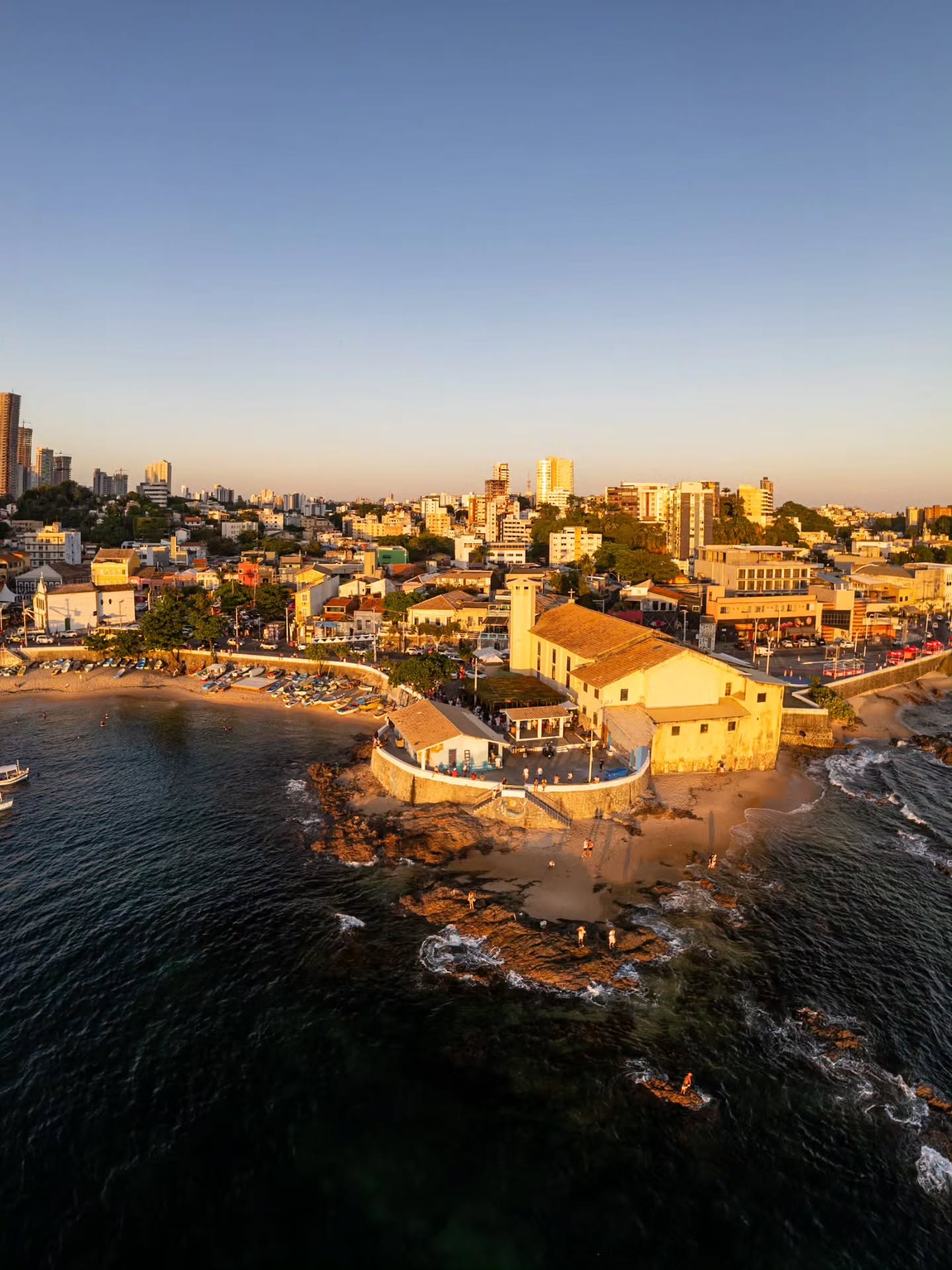 Rio Vermelho ou Barra?
Qual dois bairros mais representa Salvador? Por que?