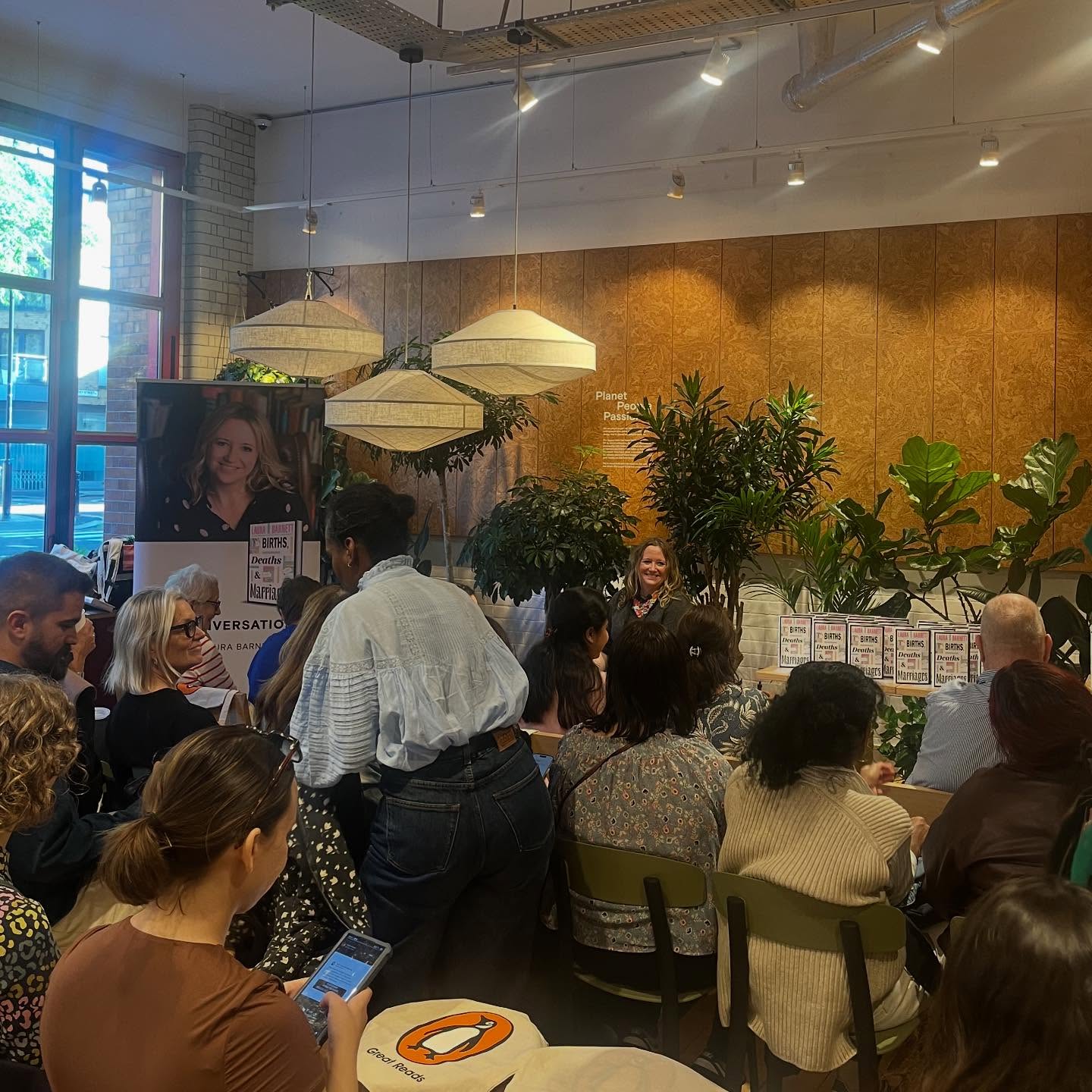 What a cool idea to do an afternoon book event in a Gail’s! With @laurabarnettauthor #books #bookevent #london