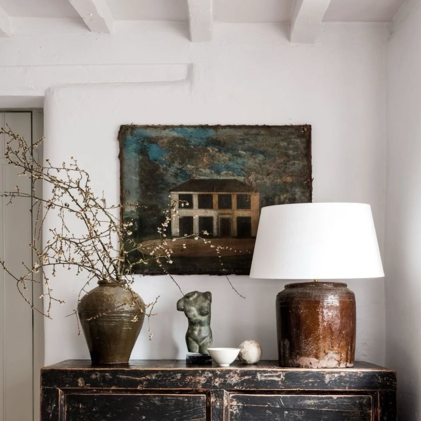 In design, sometimes it’s all about restraint. Pure white becomes the backdrop, and the objects you choose take center stage. Each piece—aged, sculptural, or textural—speaks louder when given the space to breathe. ✨ #DesignDetails #LessIsMore #QuietLuxury