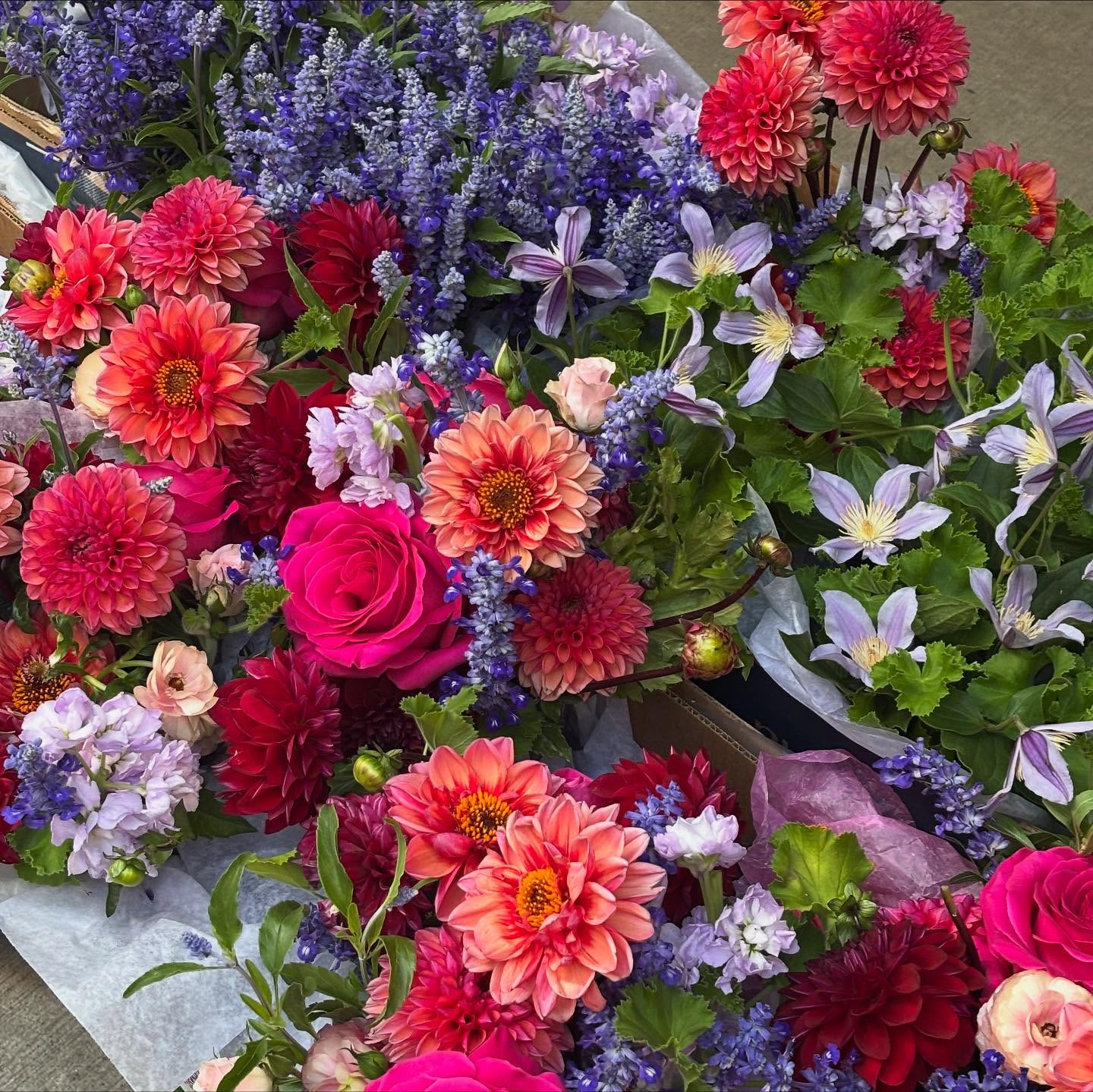 Just like a painting ⌠@metmuseum đ¸ #flowerpower #floralfix #flowerstagram #floraldesign #nycflowers #frenchflorist #artisanfleuriste #luxuryflowers #retailflowers #elegantflowers #nycflowerbouquets #classyflowers #giftflowers #lusciousflowers #subscriptionflowers #beautifulflowers #internatrionalflorist #nycflowers