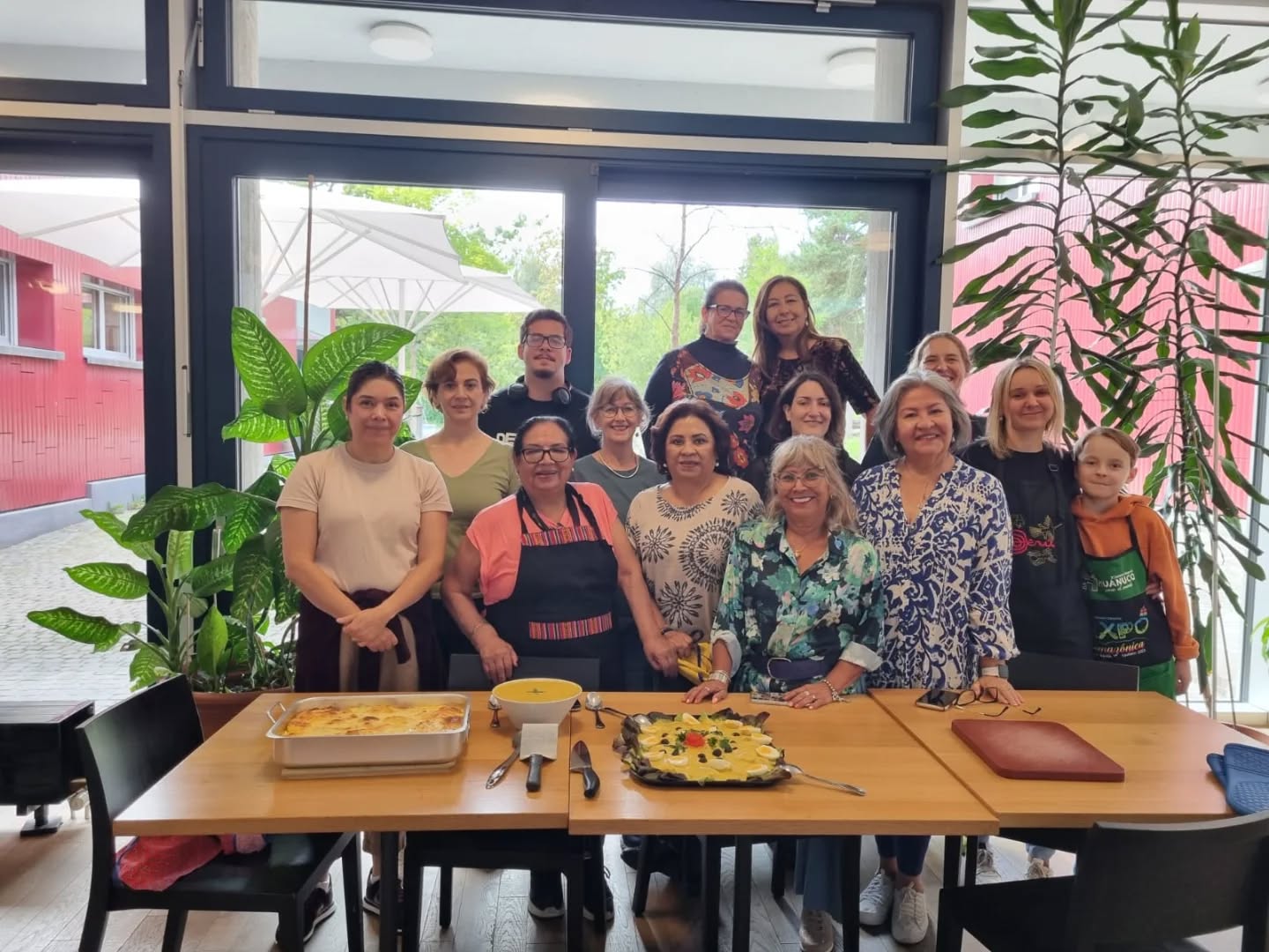 Ocopa and pastel de papas brought warmth and flavor to our latest Kitchen Lab. Thank you to everyone who joined us and shared this delicious moment together! Don’t miss our next session on September 30, where we’ll be cooking Colombian empanadas.
----
Ocopa y pastel de papas llenaron de sabor y calidez nuestra última sesión de Kitchen Lab. ¡Gracias a todos los que se unieron y compartieron este delicioso momento! No se pierdan nuestra próxima sesión el 30 de septiembre, donde cocinaremos empanadas colombianas.
----
Ocopa und Pastel de Papas brachten Geschmack und Wärme in unsere letzte Kitchen Lab-Session. Vielen Dank an alle, die dabei waren und diesen köstlichen Moment geteilt haben! Verpasst nicht unsere nächste Session am 30. September, wo wir kolumbianische Empanadas zubereiten.
#ETKultur #KitchenLab #InterAct #integrationstadtzürich #CommunityMoments