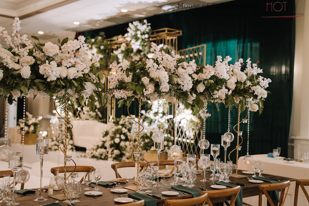 Every table, light, and dancing moment perfectly designed for celebration! 🎉
📸Photography: @houseoftalentstudio
📋Event Planner: @eventifyllc
📌Location: @theacademyhvny
@the_grandview
💄Makeup and Hair: @cinderellabridez
🎧Music: @m4uevents
🍴Catering: @bukharagrillnyc
#exclusiveeventsny #dreamwedding #luxurywedding #weddingreception #receptiongoals #weddingdesign #weddinginspiration