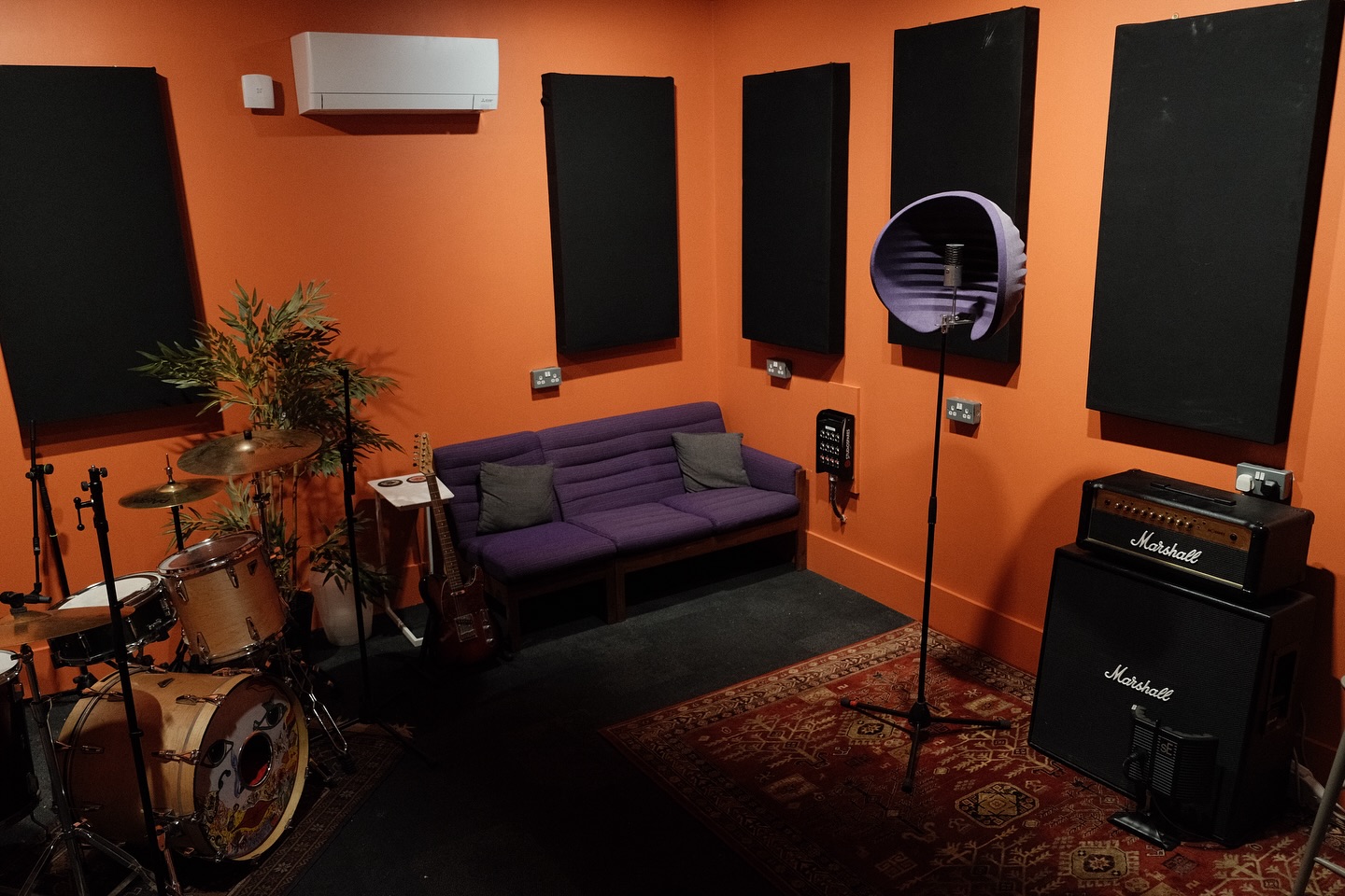 Studio News!! 🍊
We’ve been busy behind the scenes giving the studio a lick of paint and some upgrades. Here’s a list of everything so far:
🥁 Refurbished Live Room
🎛️ Better recording interface and mic pres
🎧 Improved headphone/foldback system
🎙️ More high quality microphones and equipment
📅 Simpler and easier booking system
❄️ Fully functioning aircon/heating system
🎸 More guitar pedals, synths and instruments
🛋️ Comfortable recording/rehearsal space
There’s more to come, so give us a follow to stay updated!
Pop an “🍊” in the comments to get a 10% discount code for the website in your DMs.
Website link in bio.
#manchester #recordingstudios #fyp #foryoupage #manchestermusic #studio #indie #rock #bands #recording #rehesrsal