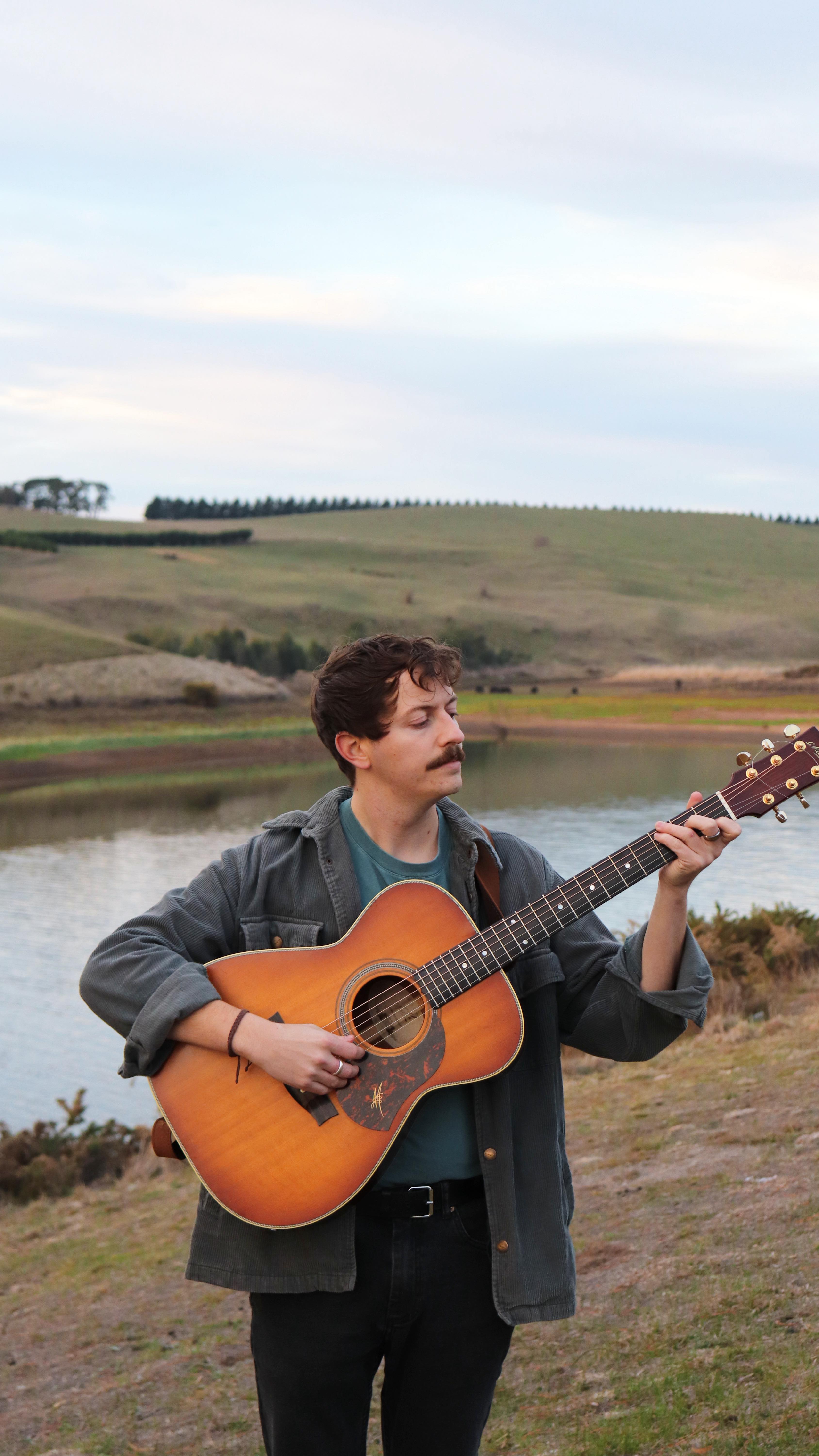 Off the back of his @bigsound showcases, @rodcootemusic caught up with @pipinandtheducks to chat about the plethora of music he has been releasing, touring internationally and settling in back at home 🤩