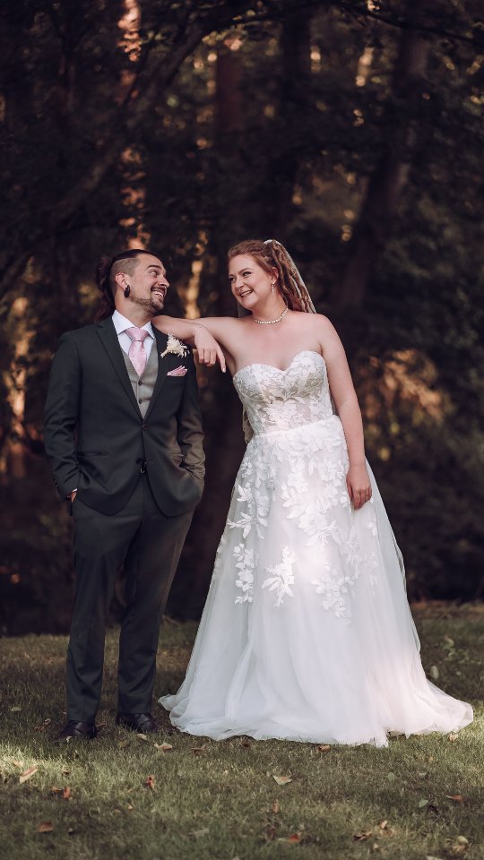 The one where Vicky married Elliot (again) ⚡️
--
There's simply nothing better than celebrating your love in your backyard 🖤
.
.
.
.
.
MAU // @jofrankhambridal @jo_frankhammua
Dress // @astrabridal.wellington
Marquee // @timemarquees
Pizza // @streetfoodandmorecatering
Bar // Bennett’s Bar
Florals // @florals_by_nataliescott