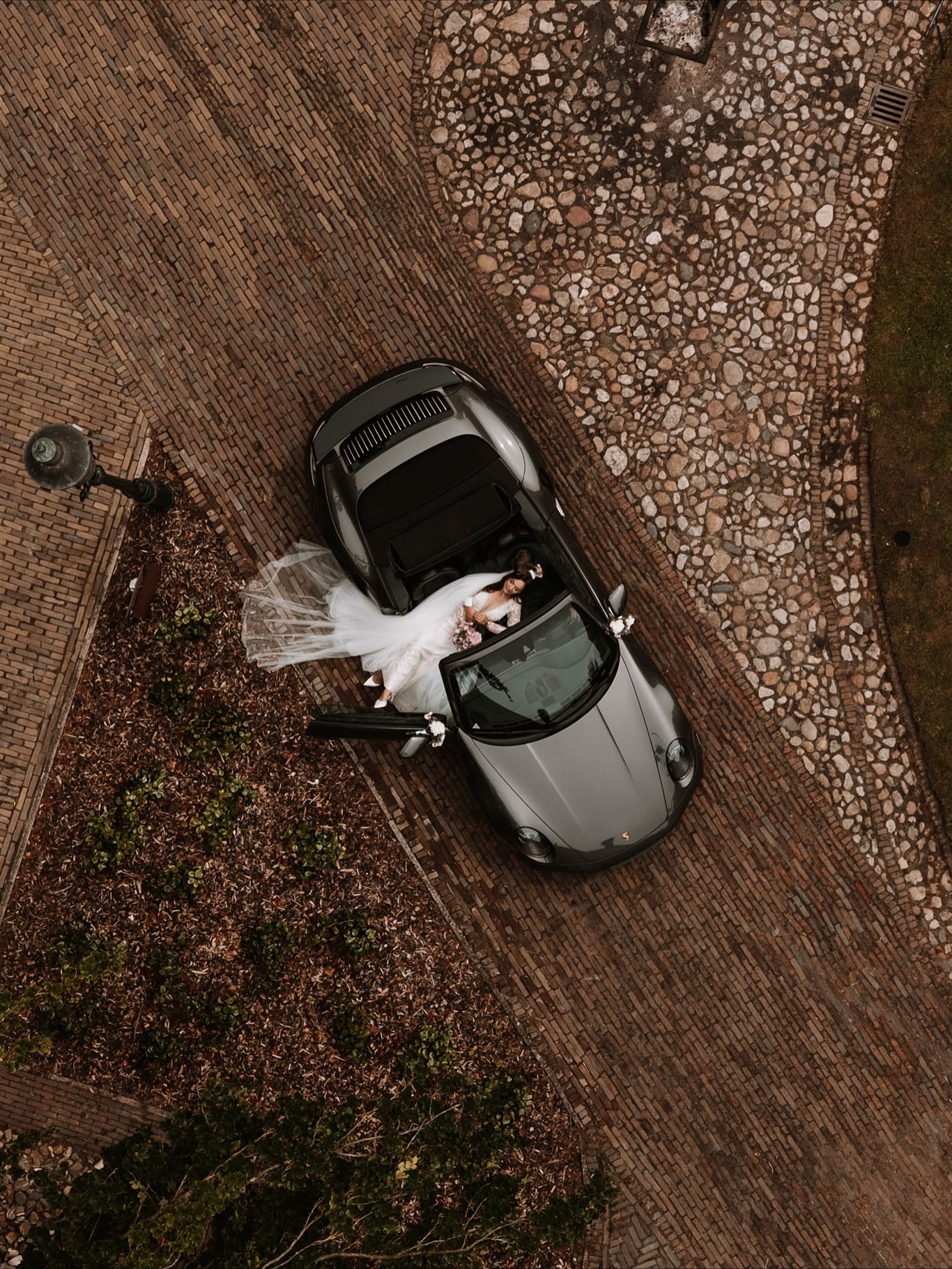 Drone vs camera beeld💫
Wat is jouw favoriet?
.
.
.
.
Deze keer niet met m’n eigen drone, maar met die van @captainstories_ tijdens een gezellige bruiloft samen. Thanks voor het mooie beeld!
#dronefotografie #trouwfotografie #bruiloftfotograaf #fotograafbruiloft #trouwfotograaf #trouwfotograafzwolle #trouwfotografiezwolle