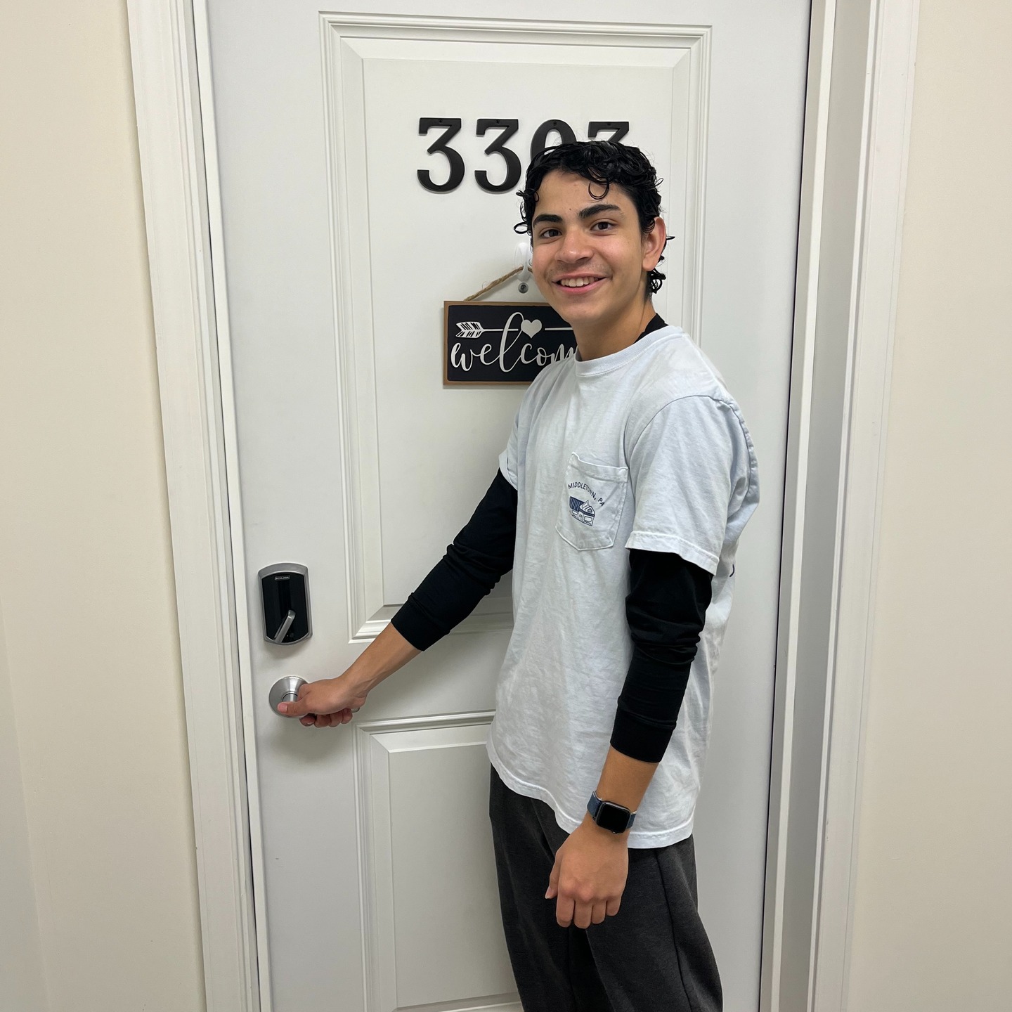 "Room for you + your besties 🙌 Our floor plans are perfect for student life ✨
DM us today to book your tour!
#LiveWithin #CollegeTownCommunities #Besties #StudentLife