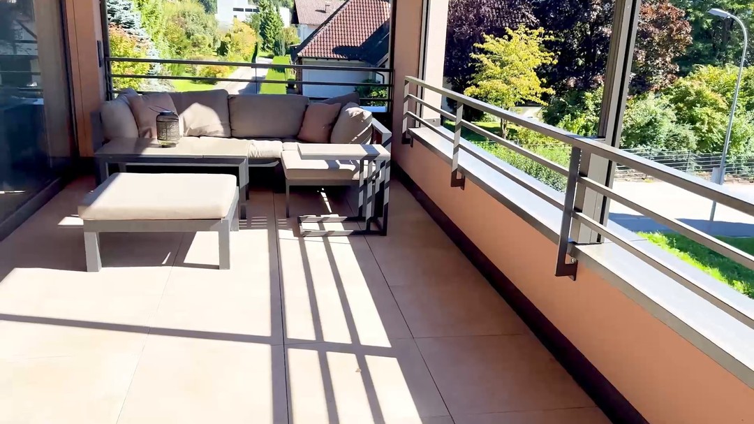 Urban wohnen – naturnah leben 🌳: Stilvolle 3-Zimmer-Wohnung in zentraler Lage von Bludenz zu verkaufen!
✔️ Großzügige Terrasse (ca. 19 m²) – perfekt zum Entspannen
✔️ Offener Wohn-/Ess-/Kochbereich mit viel Tageslicht
✔️ Abstellräume in der Wohnung & auf der Terrasse
✔️ Tiefgaragenplatz & Kellerabteil inklusive
✔️ Direkt an Wander- & Radwegen gelegen – ideal für Aktive und Naturliebhaber
Jetzt Besichtigung vereinbaren und neues Zuhause entdecken!
Nico Troy 📞+43 664 8247126
#immobilien #realestate #walgau #investment #vorarlberg #immobilienvorarlberg #bludenz #stadtwohnung #eigentumswohnung #eigenheim