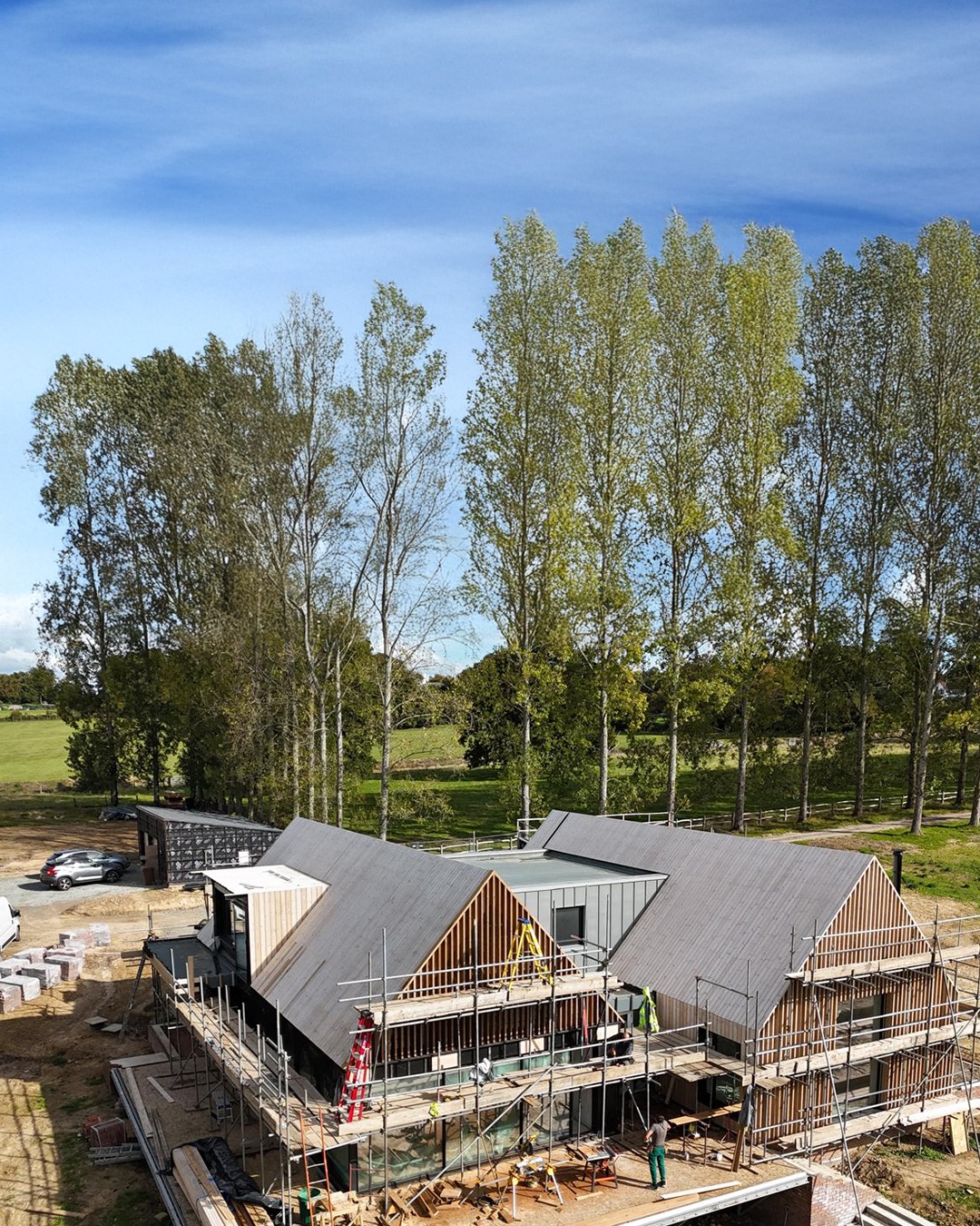 Wadhurst / Work in Progress - Luxury Countryside House
Timber Cladding... Getting there! 🪚 🪵
Architects @theisandkhan
Timber @russwooduk
#construction #architecture #architect #newbuild #luxury #house #granddesigns #newbuildhouse #modernhouse #onsite #progress #contractor #contemporaryarchitecture #residentialarchitecture #eastsussex #summer #countryside #nature