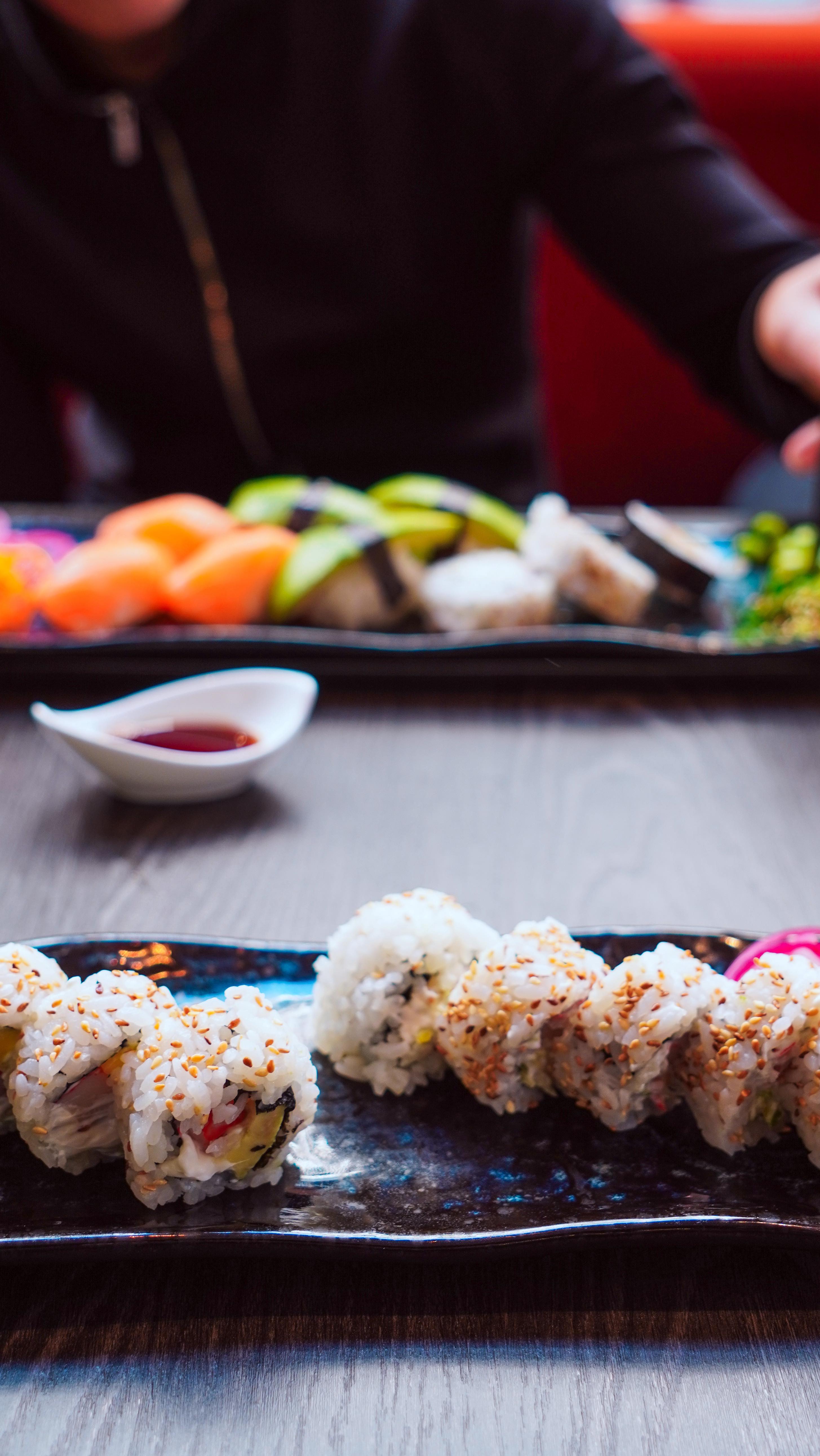 Är du ett sushi-fan? 🍣
Hos oss hittar du något för alla smaker – från klassisk sushi till fluffiga baos, smakrik ramen och varmrätter som värmer själen.
👉 Kom förbi och låt oss ta hand om kvällen! Vi lovar att du hittar en ny favorit på menyn.
📍 Östra Larmgatan 9, Göteborg
🥢 Vi ses!
#restauranggöteborg #sushimode #ramen #asianfood #masakisushi #göteborgmat
