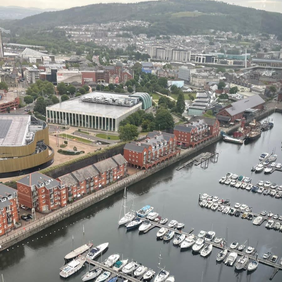 Free Valuation. Zero Hassle.
Stress-Free HMO & Student Property Management starts here 🧡 BOOK NOW, ITS FREE!
01792 930 414
miradorproperty.co.uk
53 Eversley Rd, SA2 9DE