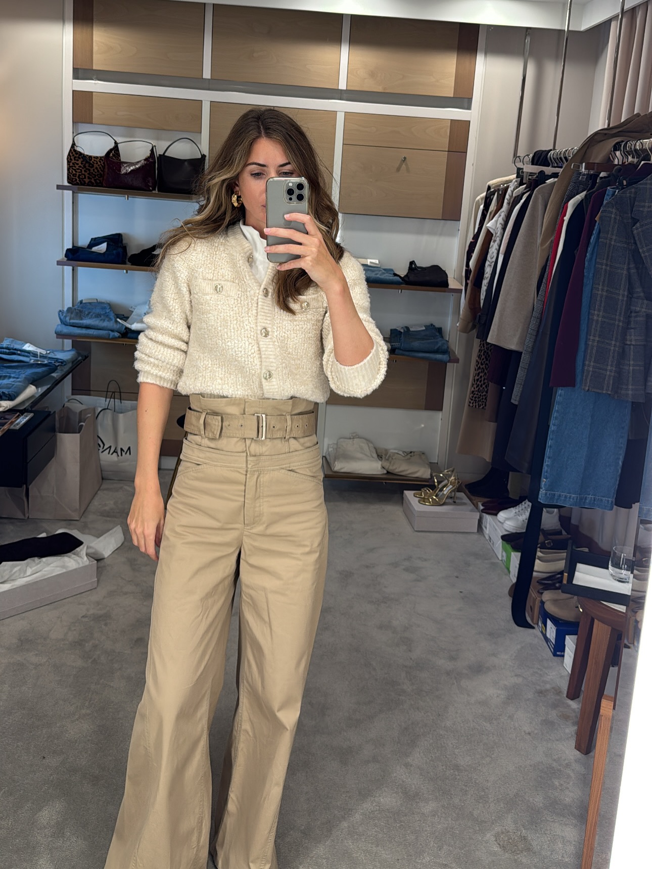 A very busy season, and personal shopping appointments are in full swing. 🍂 Yesterday I had a wonderful shop with a client whose wardrobe I had recently edited. She was looking for an elegant and stylish capsule wardrobe of mix-and-match pieces to take her through autumn and winter.
Each item was chosen with her colour palette, lifestyle, and bodyshape in mind. We found some beautiful, elevated classics that will not only serve her this season but also for years to come ; her wardrobe foundations are now sorted.
#personalstylist #personalstylistlondon #elegantstyle #personalshopping #personalshoppingselfridges