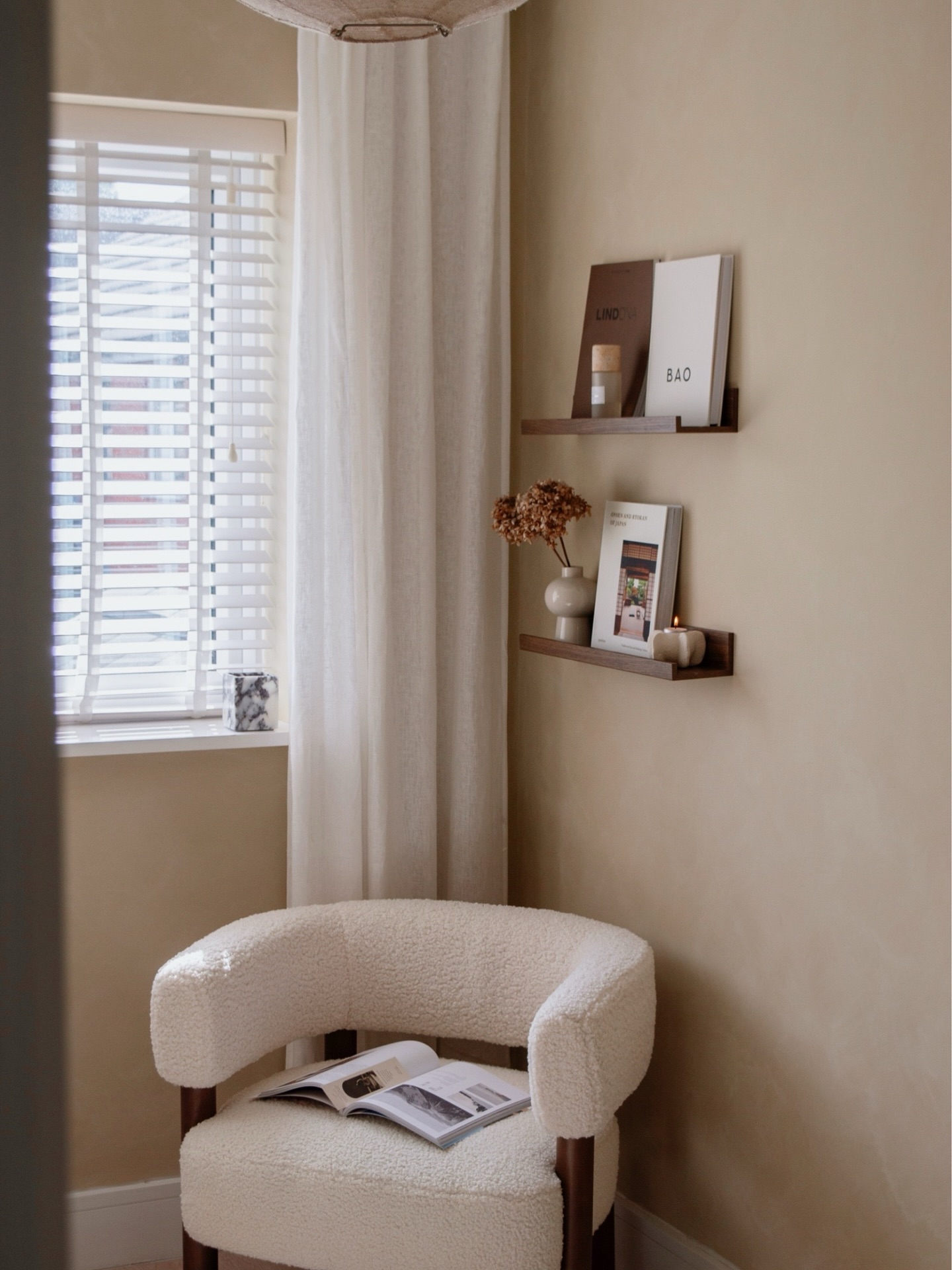 Ad The final piece for our Office✨ SWIPE >>>
This is the beautiful Cara Boucle & Dark wood chair by @williamwood
In a gorgeous shade of Ivory Boucle with solid dark Malaysian Oak legs, & a rounden silhouette that softens this space beautifully 🤍🤎
It’s the perfect match with our William wood Esme Floor Lamp.
What do you think?
We put the desk to the side to create a little reading nook and actually love it a little too much. A great spot for relaxing in the evening 📚and it looks like the whole family love it 🐱🐶
Happy weekend!
Love,
Vicki & Nicola xx
William Wood | #williamwood #williamwoodmirrors | Japandi | Warm Minimalism | Scandi | Office Decor | Home Design | Reading Nook | Boucle Chair |