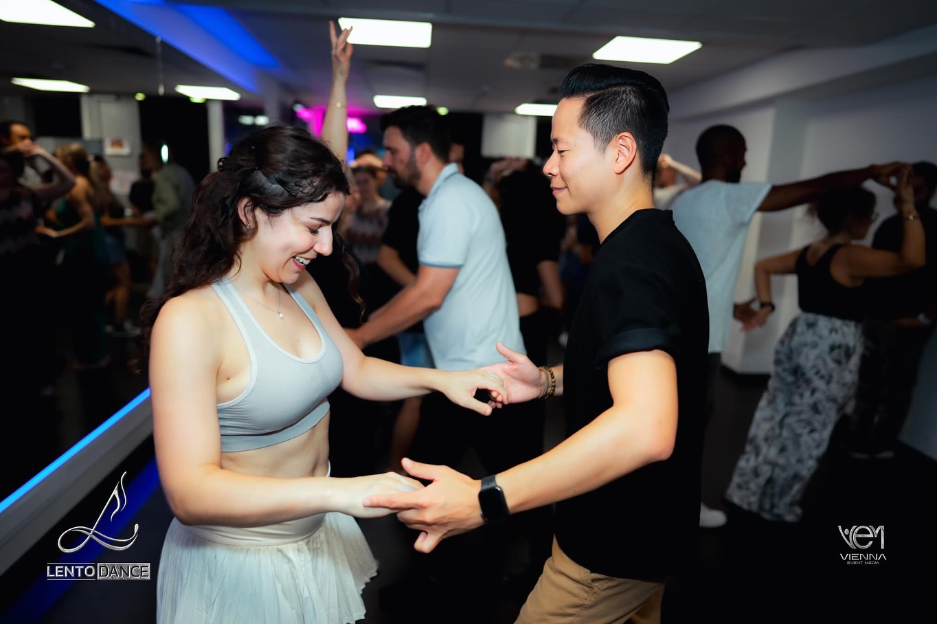 🤍 LENTO DANCE COMMUNITY ♥️
⭐️ Start your dance journey with LENTO ⭐️
⏩️ No Dance Partner/No Registration Needed
⏩️ Pay Per Class or Per Month
📍 Lento Dance Studio - Traungasse 14, 1030, Wien