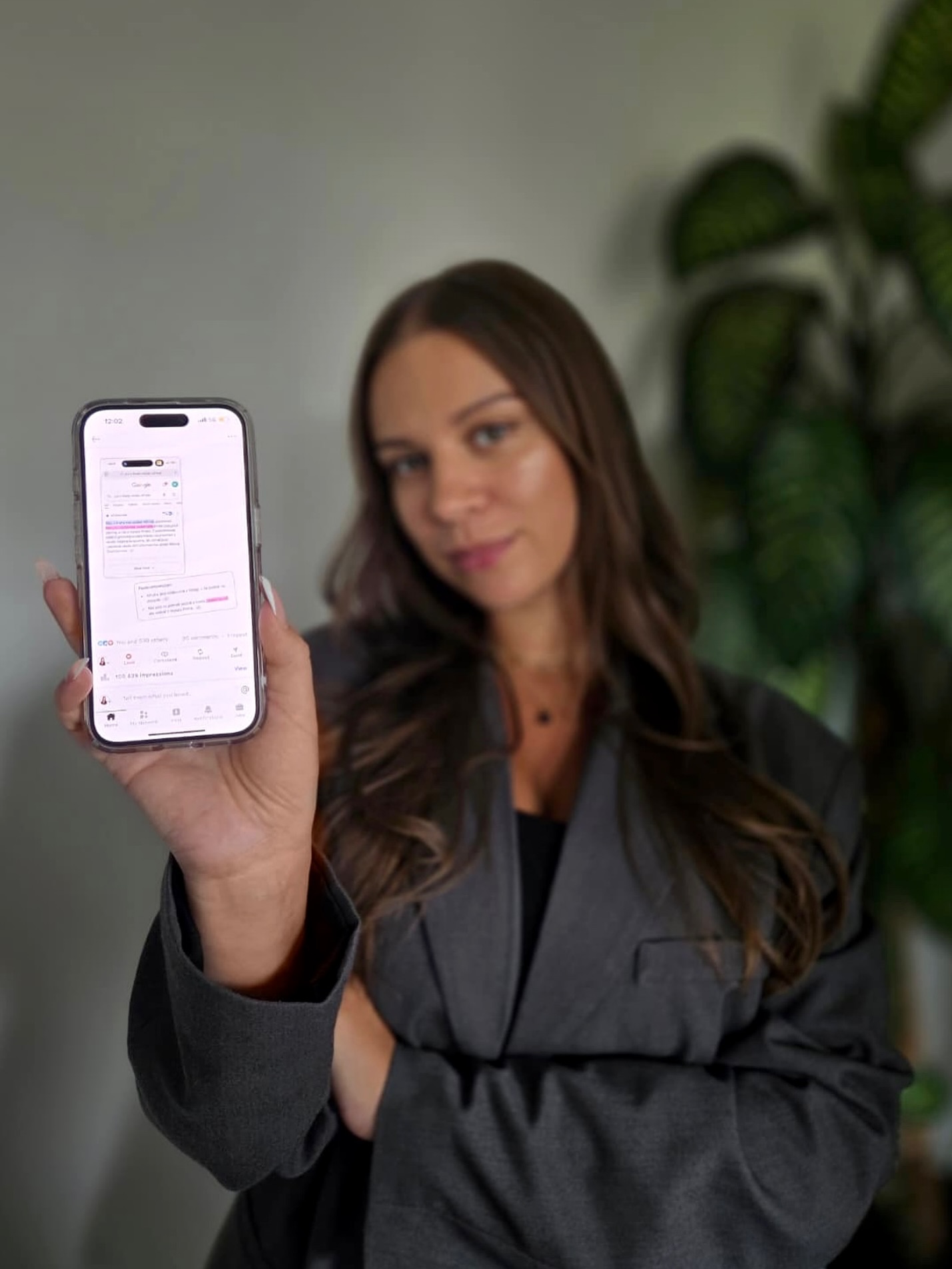 Prawie 200 000 wyświetleń w tydzień.
Ponad 600 reakcji.
Blisko 100 komentarzy.
Chcecie przepis na sukces? 👇🏼
Ostatnio na @linkedin wrzuciłam post, który poruszył SPORO osób i bardzo duża część tych osób została poruszona… nie tak jak miała zostać. Więc dziś zapraszam do odwiedzenia mojego profilu i sprawdzenia co się dzieje na LinkedInie jak nie patrzysz, a chcesz być bardziej w temacie 👀
#LiveLaughLinkedIn #markaosobista #kobietynalinkedin #womeninmarketing #socialmediapolska #linkedinpolska #ouiconalinkedin #genzlinkedin #girlboss