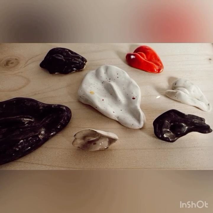 las vulvas
excited to announce that i’m participating in this years “die weiberei - designmarket #12” in vienna on saturday the 6th of december
more details coming soon
#staytuned #dieweiberei #designmarkt #new #stuff #handmade #gifts #oneofakind #ceramics #love #myartofmeditation #vienna #supportsmallbusiness