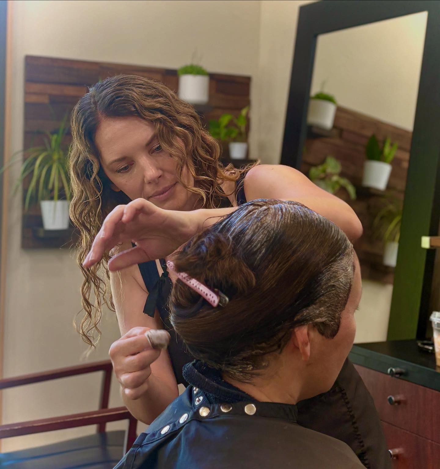 Here at The Granary we offer the community professional services you’ll love! Our talented hairdressers at @glossbeautyloungemh and @hairbycarestudio are here to give you a haircut you’ll absolutely love. 💇♀️
After your fresh new look, take a stroll through the gardens or enjoy a delicious meal at @bibosnypizza everything you need is right here under one roof!🪴
- @visitmorganhillca @mhcoc