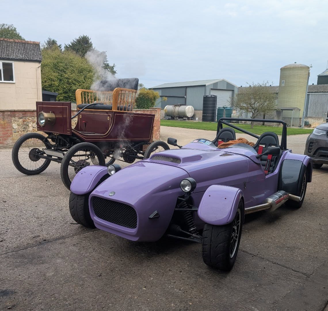 Possibly the two most opposition ends of the car spectrum being driven this morning! The Lyka is having it's final checks before heading off to it's new home and the Westfield has just come in as a part ex (couldn't resist) 200hp Vs 2hp but both very fun to drive 😀