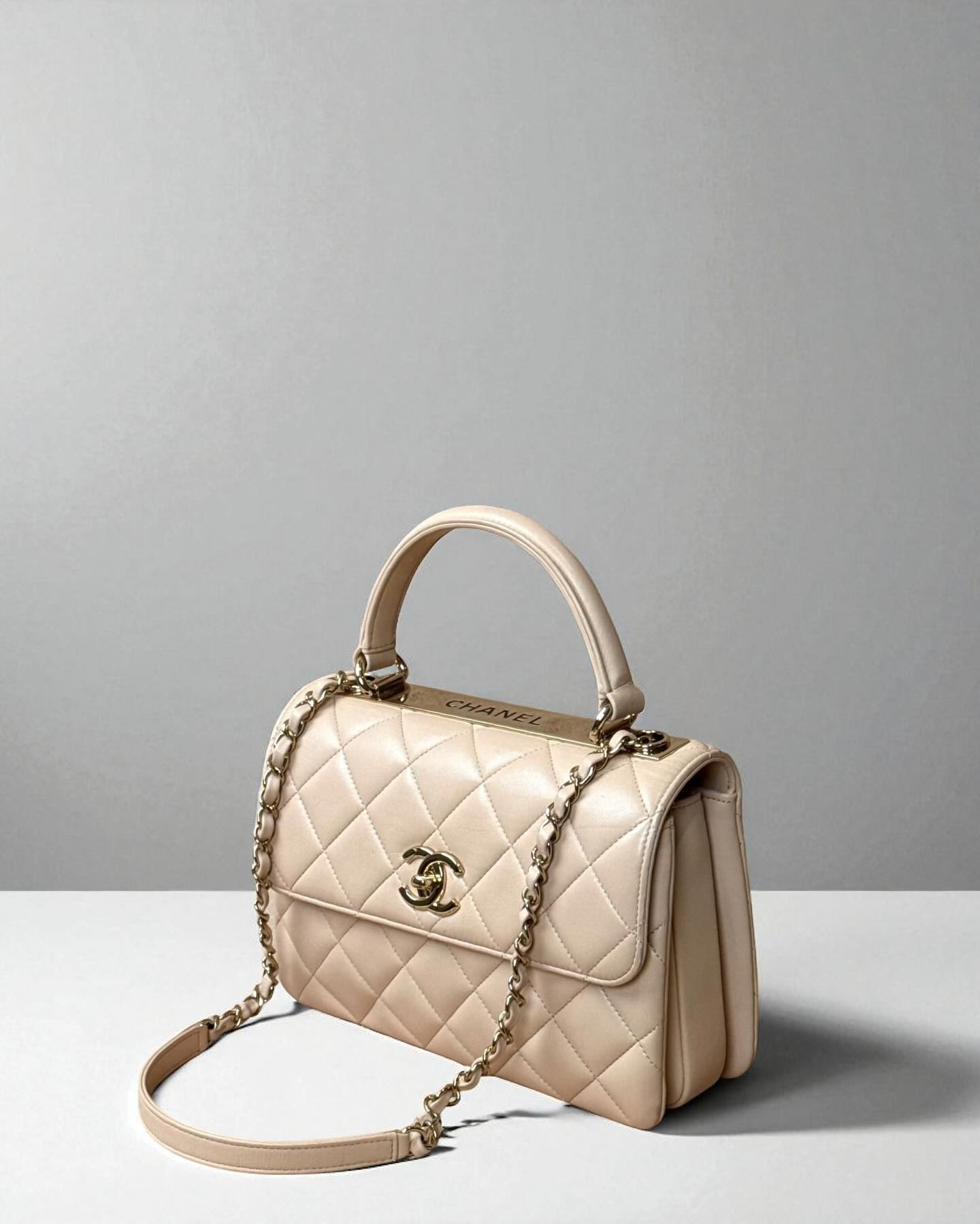 Discover our collection ✨of preloved designer handbags in London. Every item authentic, preloved, and hand-selected to bring a timeless style to your modern wardrobes✨
Looking for something special ? We also offer a bespoke bag sourcing service to help you find the piece you’ve been dreaming of.