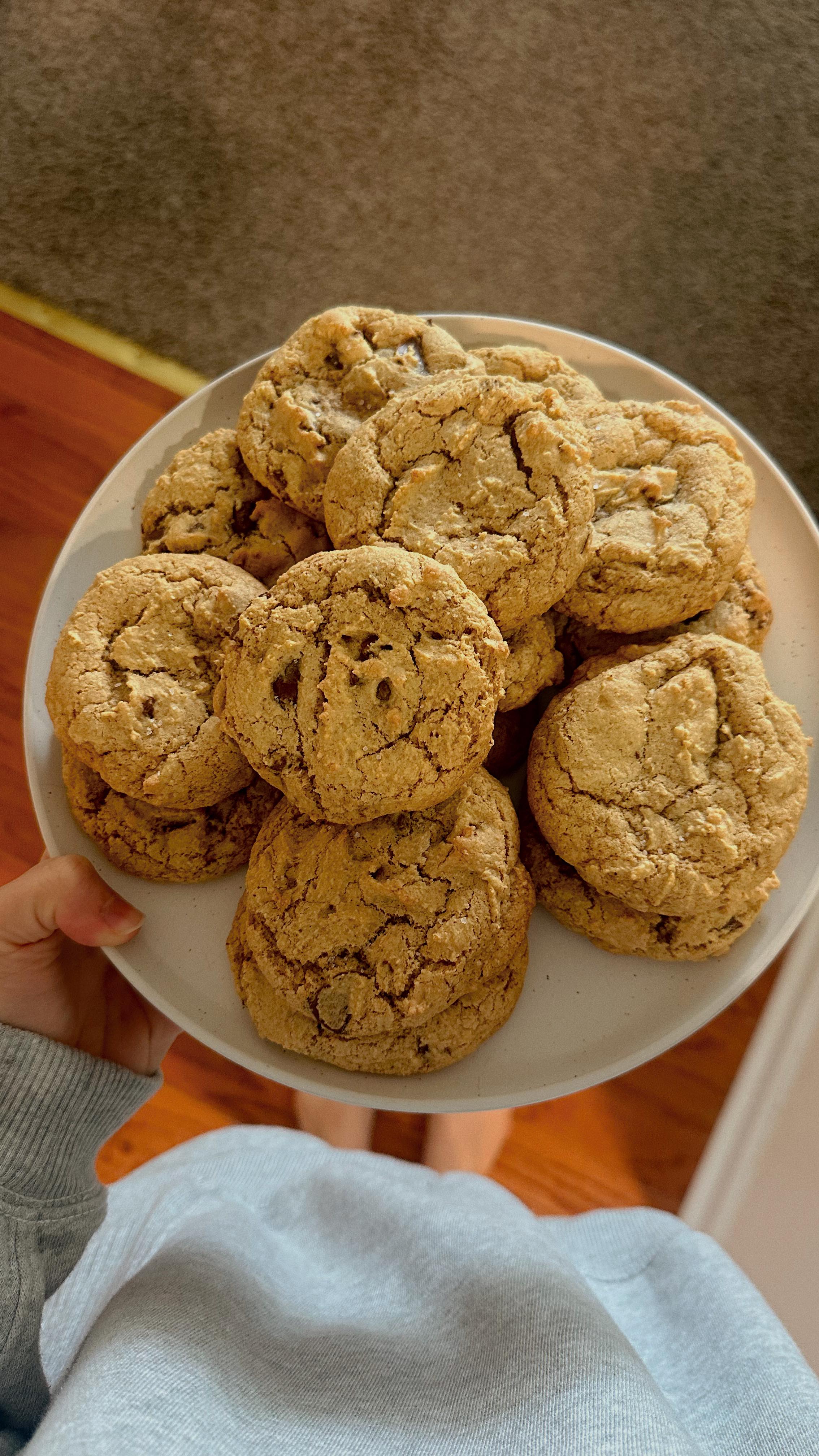 We’ve all had those pumpkin cookies that are just cakey and not very good. Well these are different — it’s everything you love about a chocolate chip cookie but with a little *spice*
Just enough pumpkin to add a little color & moisture but not ruin the structure of the cookie! And just enough pumpkin spice to make it taste like fall in a good way!
Comment “recipe” and I’ll send you the details!
#chocolatechipcookie #cookies #pumpkinseason #fallrecipes #glutenfree