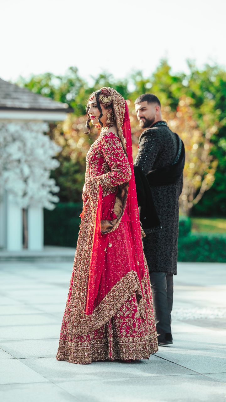 Tied with love, sealed with du’as 🕊️
@aksaaliiii
Photography @creativecapturesuk
Cinematography @creativecapturesuk
Stage and decor @diamondevents_uk
Jewellery @jewelsbysanaumar__
Mehndi @mehndihands
Brides outfit @almaxi_centre_glasgow
Grooms outfit @hassanshafiq.menswear
#photography #igers #photooftheday #picoftheday #photographylife #photographs #instareels #instagood #instadaily #bridalmakeup #bridaldress #bridalinspiration #weddingphotography #weddingcinematography #pakistanibride #pakistanistreetstyle #bride #groom #pakistanifashion #couplegoals #weddingmakeup #jewellery #portait #couple #wedding #reels #walima #2025