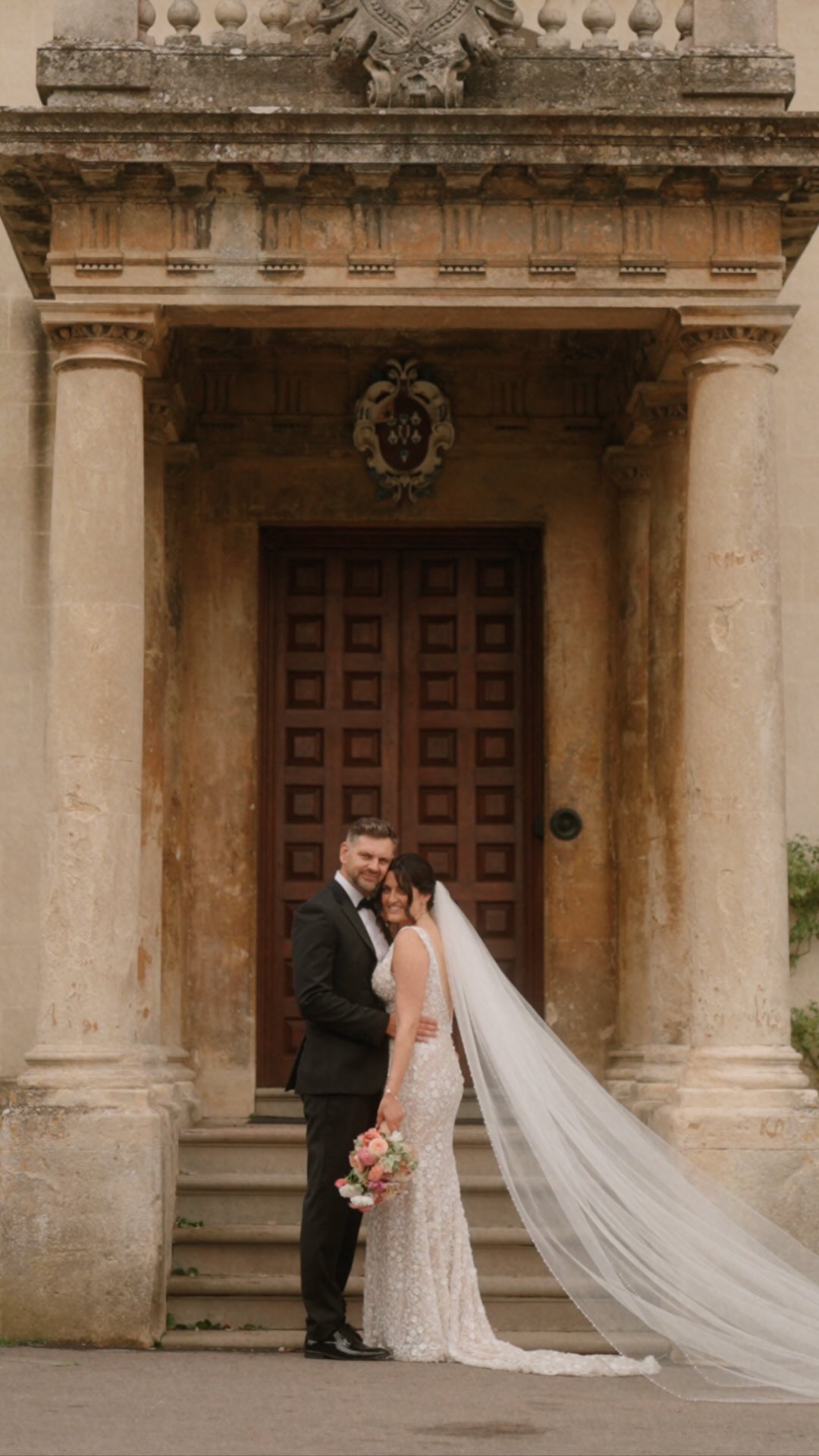 Helen & James - 19/09/25 // @elmorecourt
Videographer: @pittstopfilmsweddings
Venue: @elmorecourt
Entertainment: @thefunctionband
Florist: @studiofeverfew
MUA: @louisajaynehairmakeup
Photographer: @jamesfearphotography
Hair: @laurengoslinghair
Dress: @annabridal
Sax: @visualsax