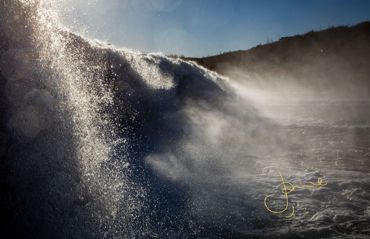It’s all in the moment, to try and share how it FEELS to be there. 🤗 #iceland #waterfall #spray #water #iceandfire