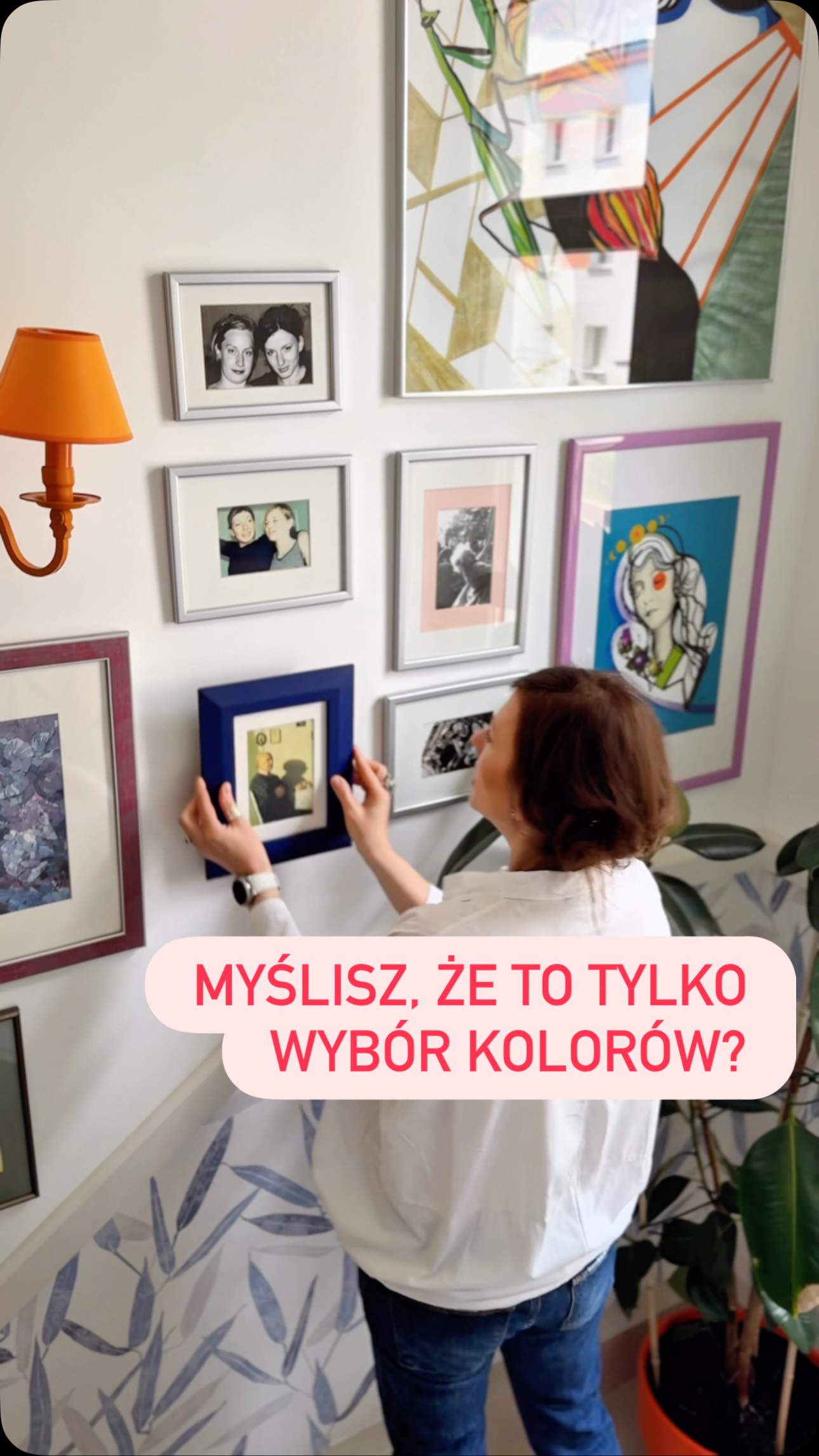 Czasem wybieram tkaniny 🪡, czasem tapety 🖼️, innym razem kolory 🎨, dodatki i meble 🛋️ – bo projekt wnętrza to nie tylko obrazek.
To codzienne decyzje, które sprawiają, że czujesz się w swoim domu 🏡 naprawdę jak u siebie.
Projektuję wnętrza radosne✨, funkcjonalne ⚡ i dopasowane do Twojego życia.
Jeśli marzysz o przestrzeni z charakterem, obserwuj mnie po więcej inspiracji i porad 💡.
#projektowaniewnętrz #aranżacjawnętrz #toruń #wnętrzazcharakterem #szczęśliwewnętrza #architekturawnetrz #polskiewnetrza #wnetrza #wnetrzarskieinspiracje #kolorowewnetrza #wnetrzedomu #projektowanietorun #wnętrzamarzeń #designwnętrza
