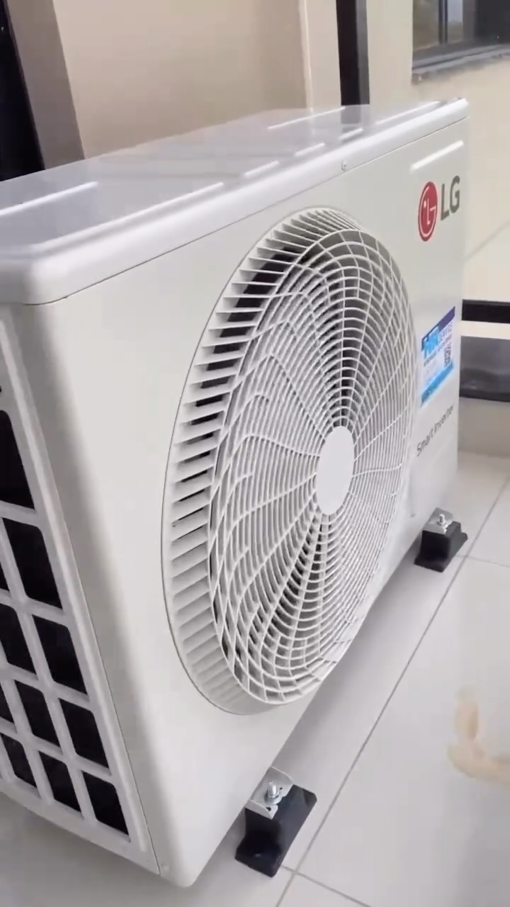 💨 Tecnologia que transforma ambientes!
Instalação de condensadora Multi Split LG realizada pela equipe HR Service:
✅ Eficiência energética
✅ Design compacto
✅ Conforto garantido em múltiplos ambientes
Mais uma obra entregue com qualidade e profissionalismo! 🚀
#HRService #MultiSplitLG #Climatização #ArCondicionado #TecnologiaInverter #leveros #souparceiroleveros