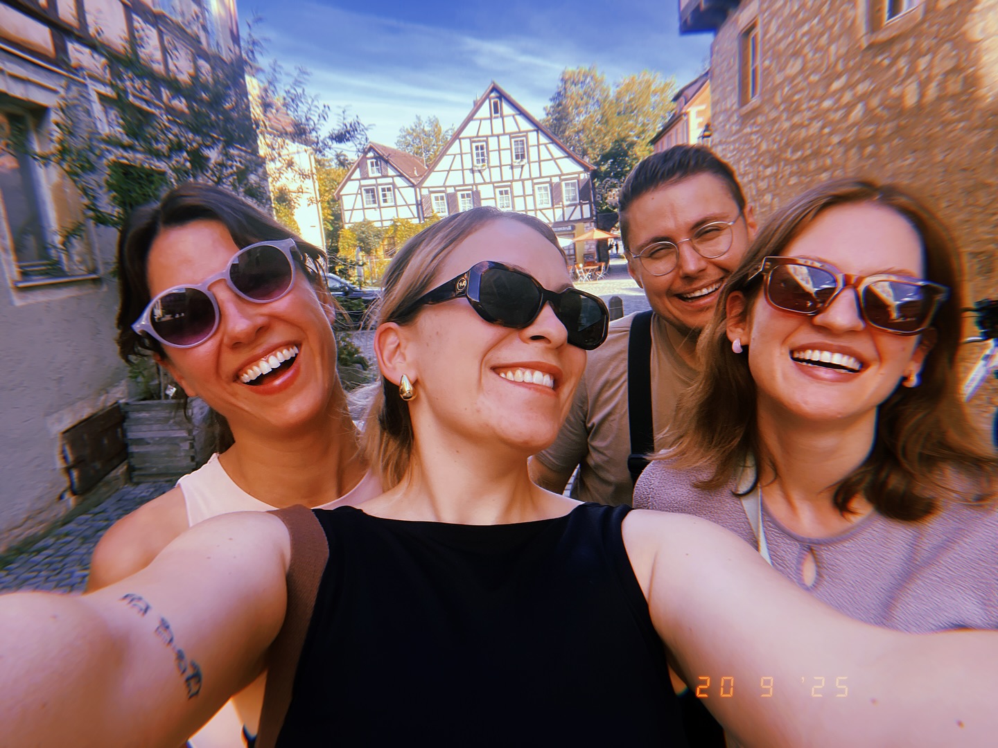 10 intensive days of music-making and learning are behind us! 🎶🎵
With the Eternum Saxophone Quartet, we had the privilege of taking part in the 70th International Chamber Music Campus at Castle Weikersheim, organized by Jeunesses Musicales Deutschland. We are honored to be scholarship holders of Jeunesses Musicales Deutschland, whose support made this unforgettable experience possible.
We are deeply grateful to the inspiring professors who guided us: Das Vogler Quartett, Heime Müller (artistic director of the Campus), Dirk Mommertz, and Günter Pichler.
A special thank you as well to @michaelhauger, from whom we learned about Team Effectiveness Coaching—insights that are valuable in any form of teamwork. And to Irene Schwalb, who shared her expertise on the classical music business, PR, and management, answering many of our questions along the way.
🎶🎵 We were also honored to perform at the final concert of chamber music groups in the Mozartareal in Würzburg, a beautiful way to conclude this inspiring journey.
Thank you to everyone who made this experience so enriching! ❤️
#saxophonequartet #international #chambermusic #JeunessesMusicales #Weikersheim #music #Meisterkurs