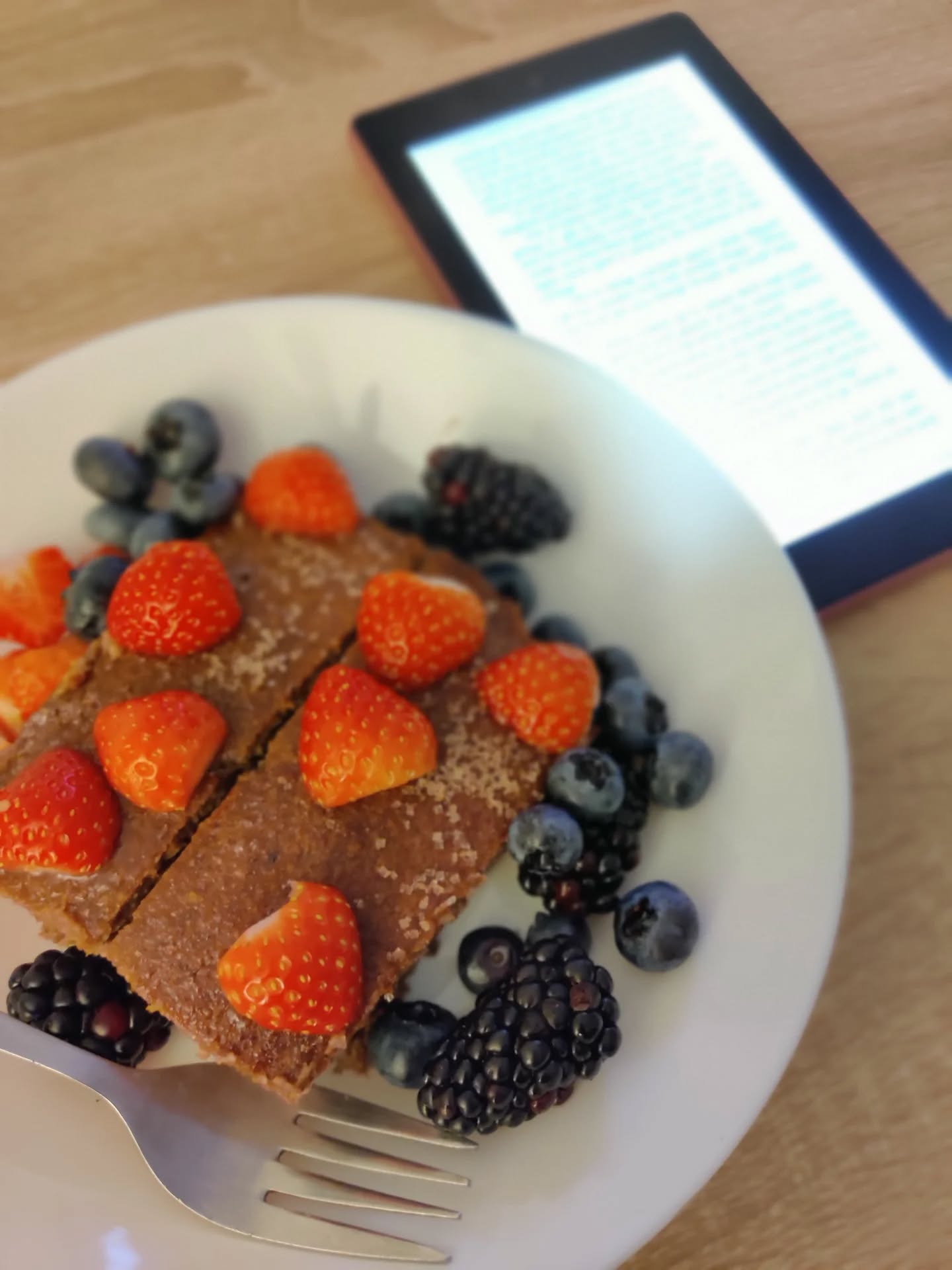 When the Instagram algorithm is focused on making you eat cake, you just have to go one up. This could have been so much worse but we didn't have any chocolate or ice cream in the house.
Homemade cinnamon and banana cake it is 😋
Who needs chocolate anyway? 😭🙄
