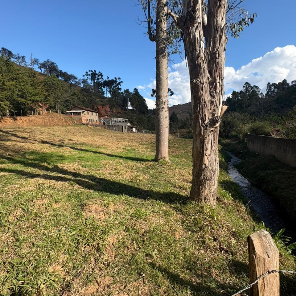 LOTE DE 1.825M² EM DELFIM MOREIRA
Lote Espetacular no Coração de Delfim Moreira - Bairro Monteiro
Uma oportunidade imperdível para construir seu sonho ou investir com segurança!
Este lote exclusivo de 1.825m² está localizado no centro do Bairro Monteiro, um dos pontos mais desejados de Delfim Moreira. Desfrute da comodidade de estar em uma localização privilegiada e de fácil acesso.
Com uma metragem generosa, oferece amplo potencial para construção de uma chácara, residência de alto padrão ou até mesmo um empreendimento.
Destaques:
Área Total: 1.825m
2
Localização: Central no Bairro Monteiro.
Acesso: Extremamente fácil.
Ideal para: Moradia, lazer ou investimento.
Não perca! Agende sua visita e venha conhecer o lugar onde seu projeto sairá do papel.
R$250.000,00