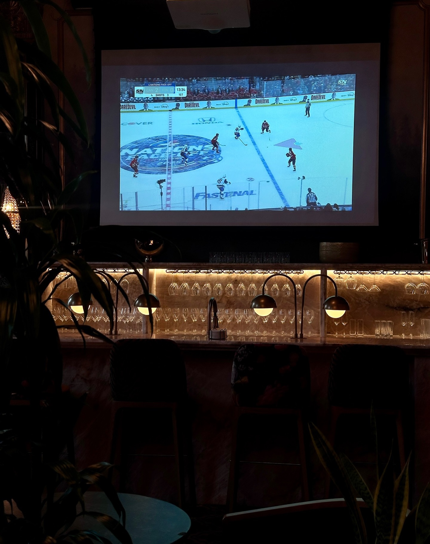 Le 8 octobre prochain, visionnez le premier match officiel des Canadiens de Montréal dans la Salle de Bal du Club St-Denis.
Inscriptions sur le portail en ligne.