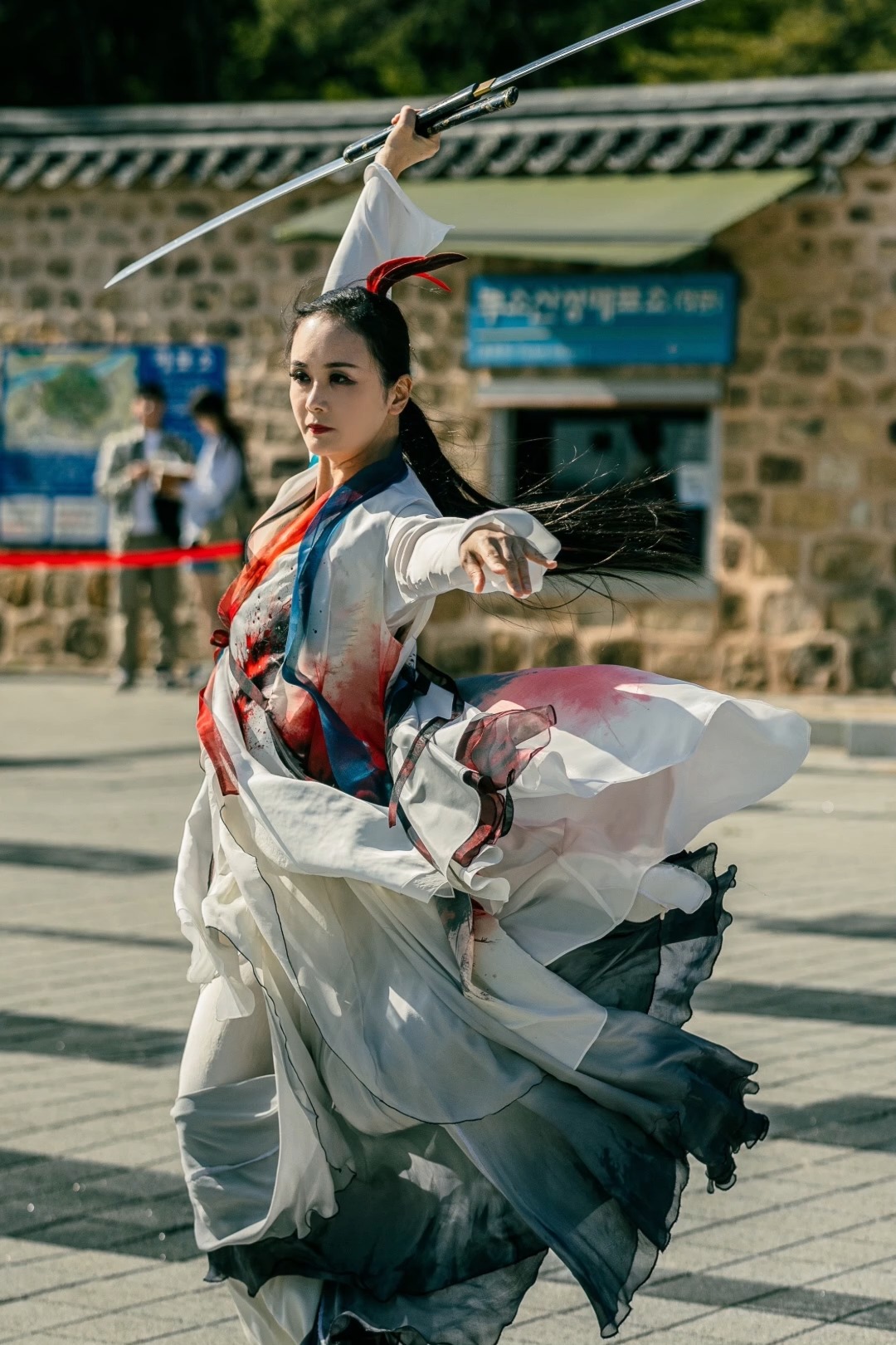 검무(劍舞)는 검의 무예적 동작을 바탕으로 강인함과 아름다움의 조화를 담아낸 전통 무예 예술입니다.
싸우는 검이 아닌 지켜내는 검, 충(忠)·의(義)·벽사(辟邪)의 상징성을 품은 한국 무예의 정수를 보여줍니다.
한국24반무예문화진흥원에서는 30년 경력의 한국 최고 검무 전문가 윤자경 단장의 지도 아래 수준 높은 교육을 경험하실 수 있습니다.
✨ 교육 문의는 공식 웹사이트 또는 인스타그램 DM으로 부탁드립니다.
💻 www.muye24ban.com
#검무 #전통무예 #무예24반 #한국문화 #무예정신 #전통예술 #검무교육
The Sword Dance (Geommu) is a traditional martial art performance that harmonizes strength and elegance through the movements of the sword.
It is not a sword of conflict, but a sword of protection — embodying the spirit of Loyalty, Righteousness, and Protection from Evil.
At the Korea 24 Martial Arts Culture Promotion Agency, you can receive distinguished training led by Director Ja-Kyung Yoon, Korea’s foremost Sword Dance expert with over 30 years of experience.
✨ For training inquiries, please visit our official website or contact us via Instagram DM.
#Geommu #SwordDance #KoreanMartialArts #CulturalHeritage #MartialArtsSpirit #TraditionalKorea #SwordDanceTraining #kculture #martialartslife #martialartsclass #koreantraditional