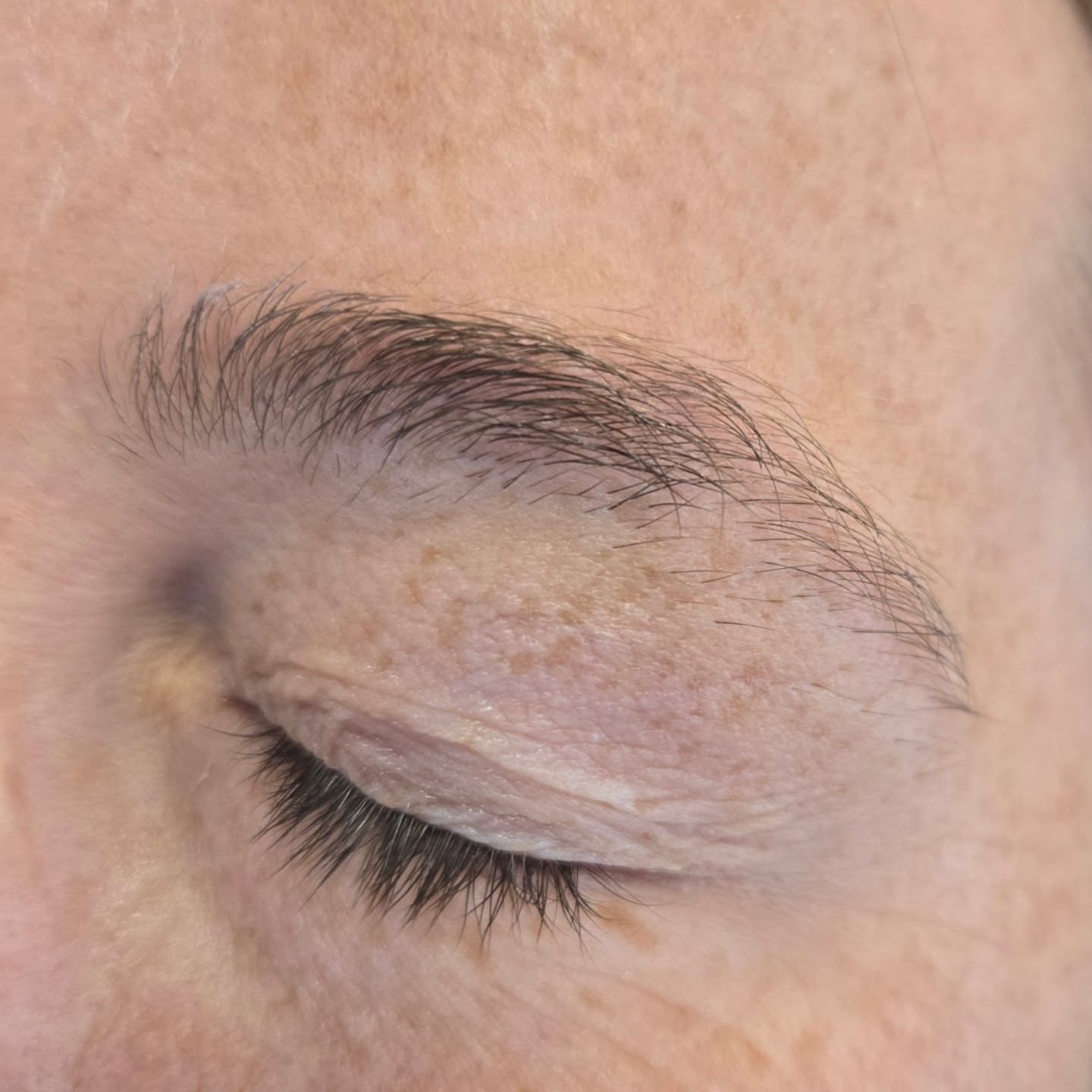 Toss those tweezers! 🗑️ Trust the process and let us work our magic. ✨ The results speak for themselves!
.
#hiramgeorgia #browsofhiram