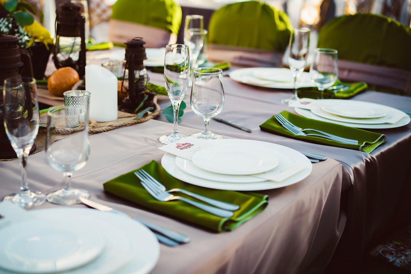 Here’s a few of my favorite hosting tips for the perfect weekend dinner party! Read below trade secrets ⬇️
Plan your menu thoughtfully. Choose dishes you can prep in advance, focus on quality ingredients, and consider hiring a chef or caterer.
Set an elegant table. Invest in quality linens, dinnerware, proper glassware, fresh flowers, and ambient candlelight.
Create a detailed timeline. Map out every detail days in advance to avoid last-minute stress and enjoy your own party.
Hire professional help. Even one server or bartender allows you to focus on guests rather than logistics.
Curate your guest list carefully. Invite 6-8 people who will genuinely enjoy each other’s company and arrange thoughtful seating.
Perfect the arrival experience. Greet guests with champagne or signature cocktails and introduce people who don’t know each other.
Master the pacing. Allow adequate time between courses for conversation. Luxury means leisure, not rushing.
Add experiential touches. Consider a sommelier, private chef (like myself), live music, or unique presentations that create memorable moments.
Prepare your home’s ambiance. Clean thoroughly, arrange fresh flowers, adjust lighting to be warm, and ensure comfortable temperature.
Stay calm and present. Your relaxed energy sets the tone. Handle any issues gracefully and focus on enjoying yourself.
The key is making guests feel genuinely cared for while creating an atmosphere for meaningful connections!