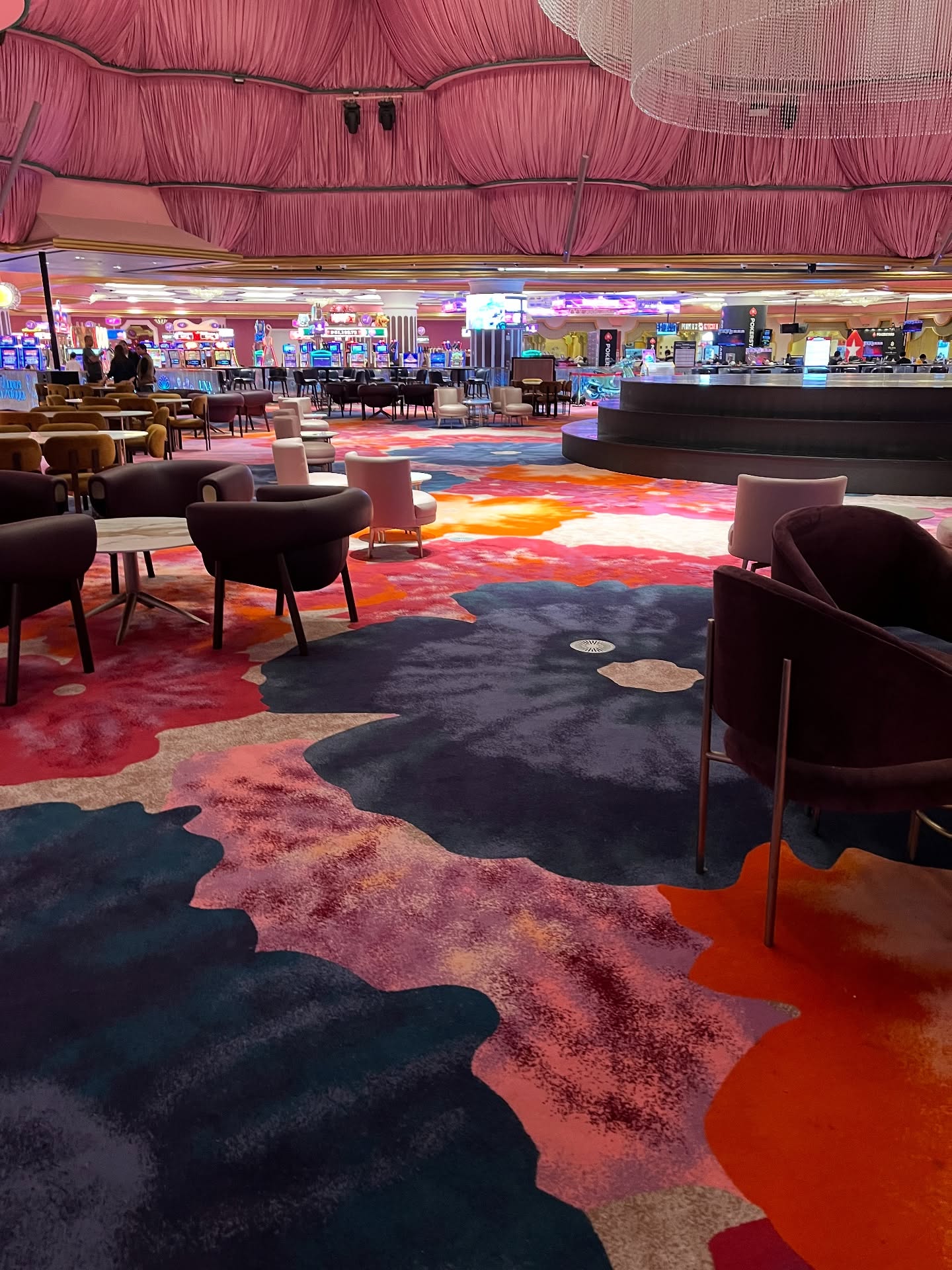 A floral symphony beneath your feet.
#barringtoncarpets #carpetsph #carpetsmanila #carpetsphilippines #rugsph