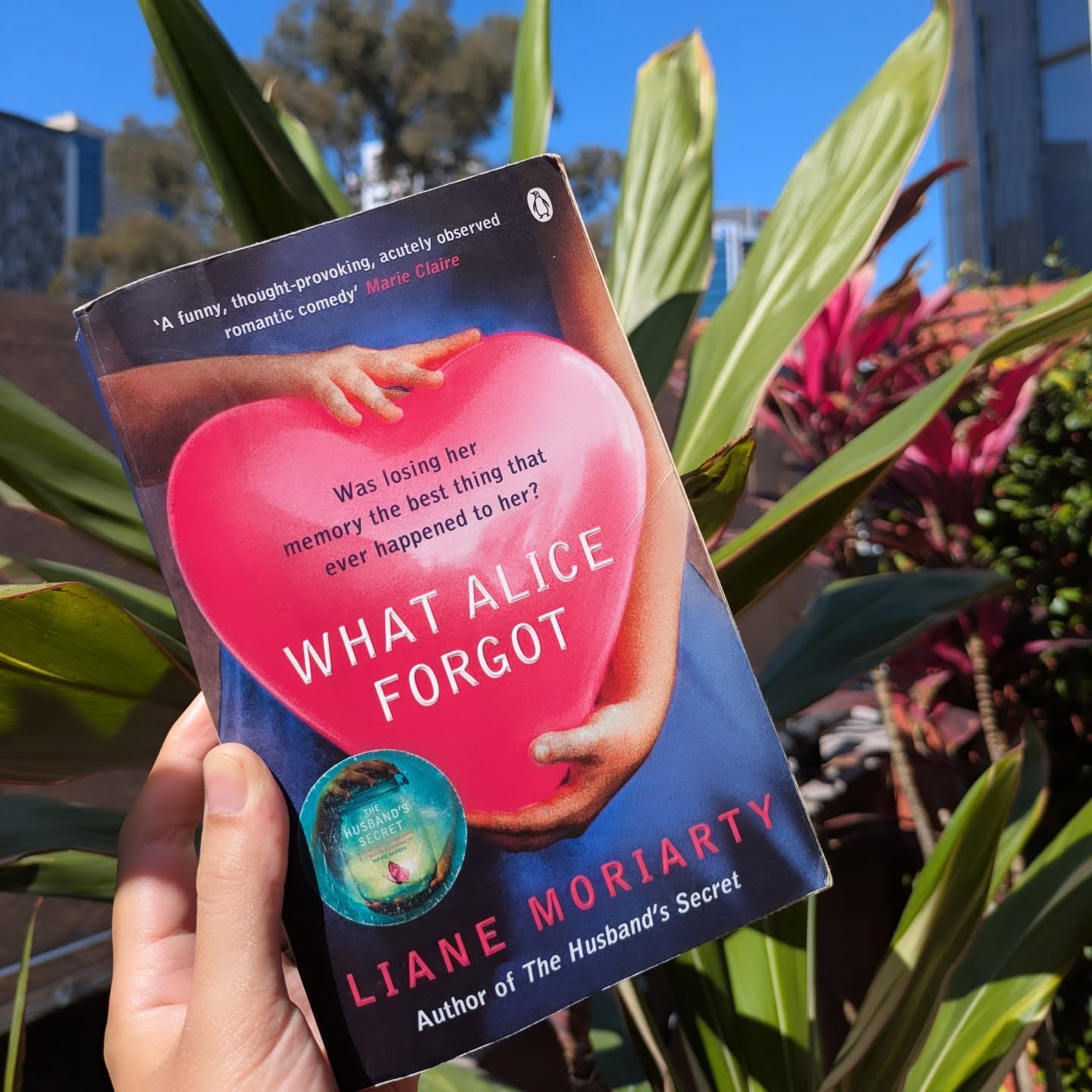 Well I finally read a #lianemoriarty .... Somehow, despite them all being so uber popular, I'd started a couple before and found the characters all too annoying to bother with, but this one somehow landed, and I whooshed through it.
Alice bangs her head and forgets the last ten years of her life.... And nothing in her current life makes sense to her. It's a well-crafted take on some of the mundanities of adulting and how our perspectives change so subtly over time that we can become different people and not even notice the shift.
What worked: the suspense, in that the reader discovers the truth as Alice does. The accurate portrayals of loss, disappointment and interfamilial complexities. And the humour, which I always appreciate, like Mr X in the Frannie blog, and how we discover his cat fishing (kind of), Alice's mother and her salsa dancing (reminded me of Bridget Jones's crazed moment with the orange-tanned man off the 'telly') and Alice's youngest child is pretty hilarious. Also what worked is how page-turney it is, which was much needed as a stress buster for me right now. Yay for escaping real life and popping into fictional landscapes for a few moments 🙌🏽
#bookphotography #bookreviews #bookworm #justread #fiction #womensfiction #whataliceforgot