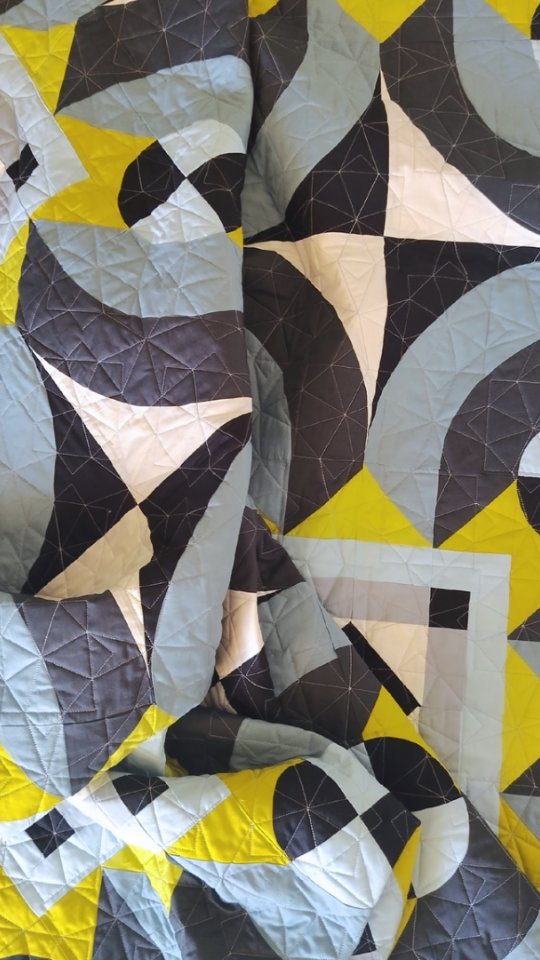 Curved quilts are cool π