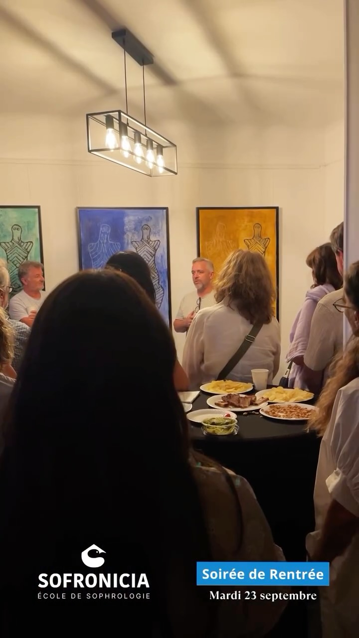 Quelle belle soirée de rentrée !
Vous étiez nombreux hier pour notre soirée de rentrée Sofronicia et ce fut un vrai bonheur de partager ce moment avec vous !
Sophrologues, élèves, futurs étudiants, curieux… merci d’avoir rempli notre école d’échanges et de belles énergies. 💛
Chez Sofronicia, nous ne sommes pas seulement une école de sophrologie :
🤝 Nous proposons aussi des accompagnements
📚 Des ateliers thématiques
🎨 Des méditations guidées et cafés philosophiques
📩 Envie de suivre nos prochains événements ?
Inscrivez-vous à notre newsletter (via notre site ou en MP) pour être les premiers informés.
Et continuez à nous suivre ici, votre soutien nous motive à faire vivre ce lieu de partage !
#sofronicia #artmeditation #soireederentree #sophrologie #sophrologienice #sophrologiepaca #resilience #meditation #saintlaurentduvar #atelierssophrologie