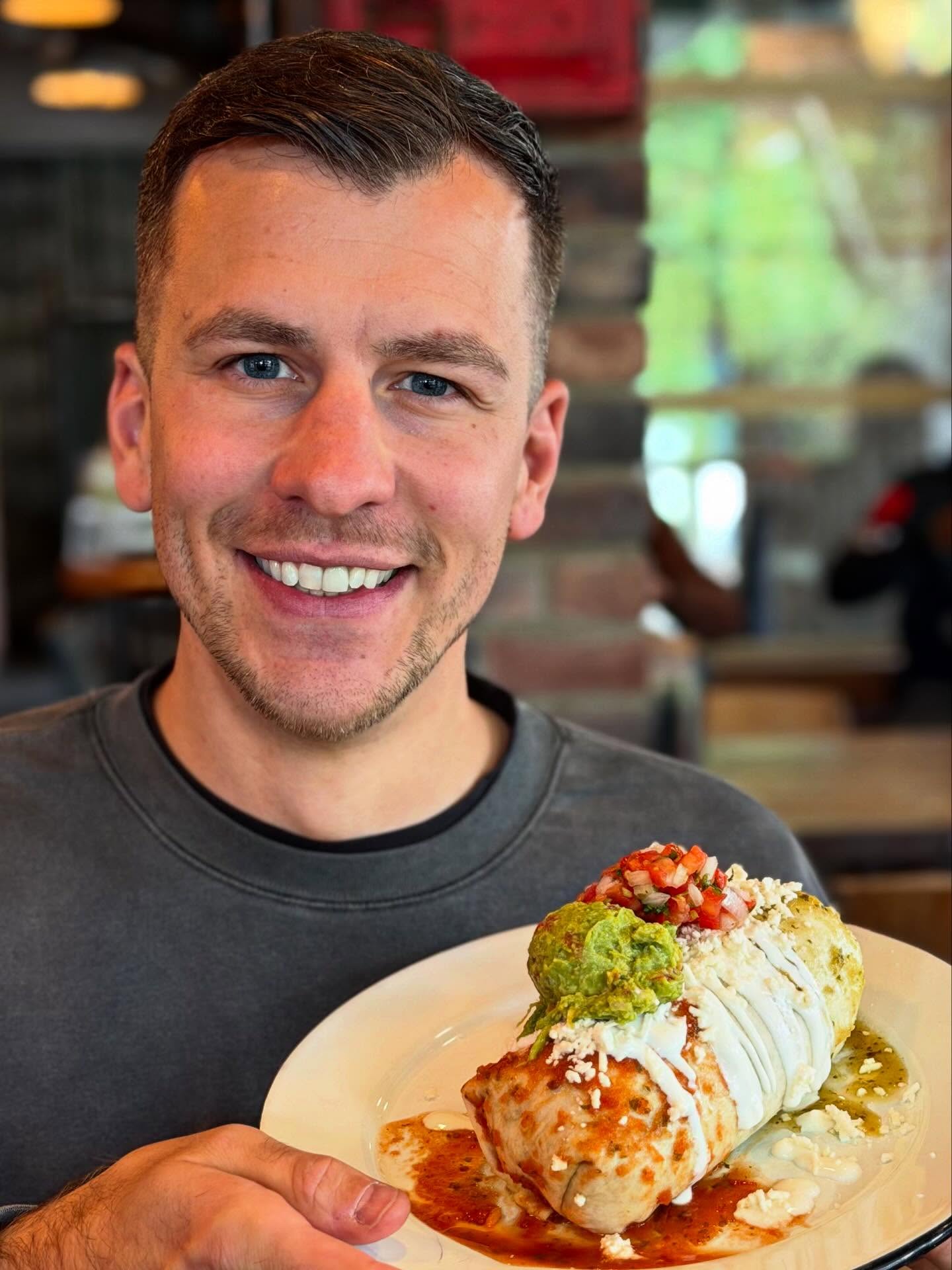 La Cantina Tacos - Whistler
As you can see, this required an assistant for the ‘selfie’.
I prefer a foiled wrap burrito (you know this!)
However, the sheer HEFT made up for this.
Packed with steak, it was unreal.
🌯🌯🌯🌯🌯