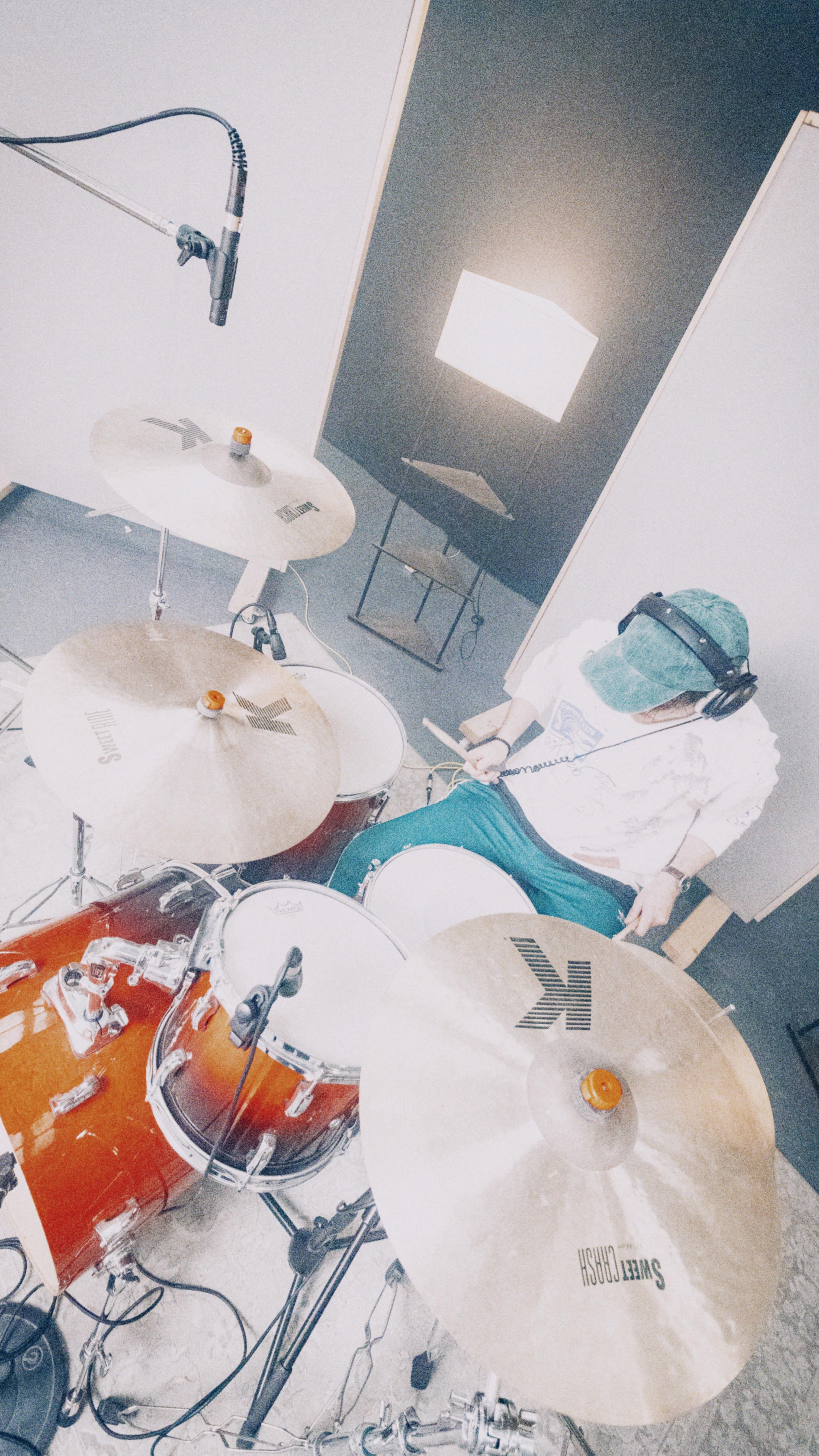 Sick time in the studio with @tokeo_band this week shooting a live session for those guys!
These guys HIT HARD 🤟🏼
Extra points for those who can spot Shrek 🙏
#producer #recording #mixing #mixingengineer #studio #tokeo #numetal