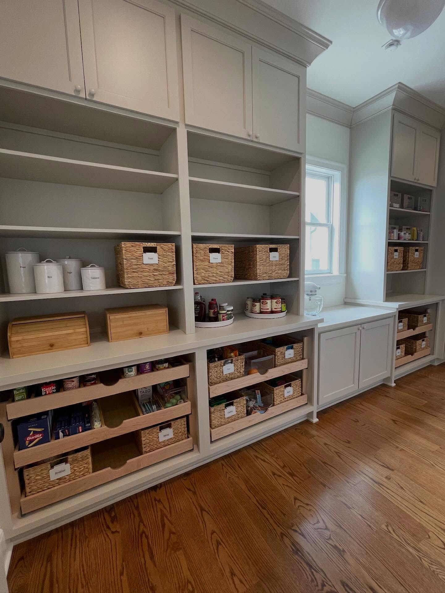 Moving into a new home and want it to feel functional right from the start?
In our newest blog, take a peek at how we set up our client’s brand-new pantry! The post is packed with tips you can use in your own home plus product links to make organizing easier.
Local to Lexington and don’t want to be staring at boxes months after move in? That’s where we come in. We help our clients unpack, set up, and organize from day one (and yes, we also help declutter + pack before the movers show up 😉).
✨ Gentle reminder: our team is typically booked 2–3 months in advance, so if you’re planning a move, add us to your to-do list early!
👉 Link in bio for the full blog post + photos, or comment PANTRY and we’ll send the blog straight to your DMs!
#LexingtonOrganizer #KentuckyLiving #CentralKentucky #LexingtonHomes #LexingtonLiving #LexingtonLife #PantryGoals #OrganizedHome #OrganizedPantry #PantryInspo #HomeOrganization #DeclutterYourHome #KitchenOrganization #NeatAndTidy #MovingDayHelp #MovingMadeEasy #NewHomeOrganization #UnpackingMadeEasy #StressFreeMove #MoveInDay #DreamHomeVibes
