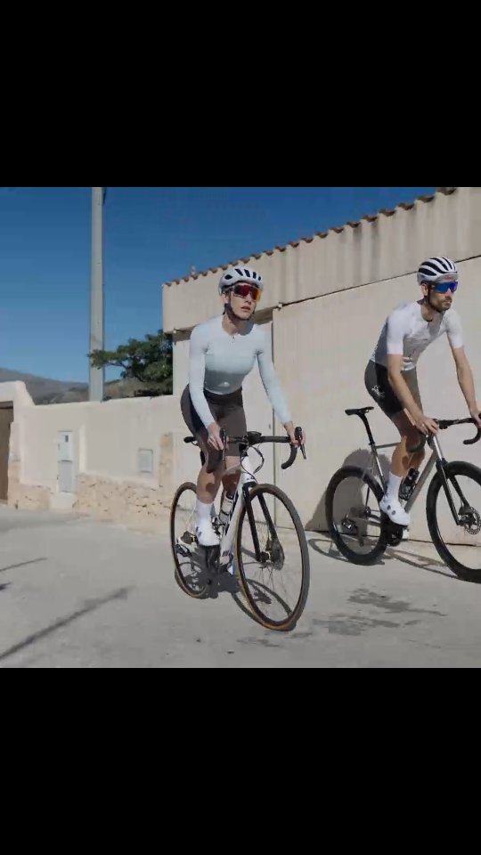 🌊✨ La ruta se disfruta más cuando llegas con estilo y comodidad.
Con Santic Perú, cada pedaleada es libertad. 🚴♀️🚴♂️
📩 Escríbenos al WhatsApp 971 566 159 para tallas y modelos
📍 También nos encuentras en Finisher Café
#CyclingForFreedom #SanticPerú #ViveElCiclismo