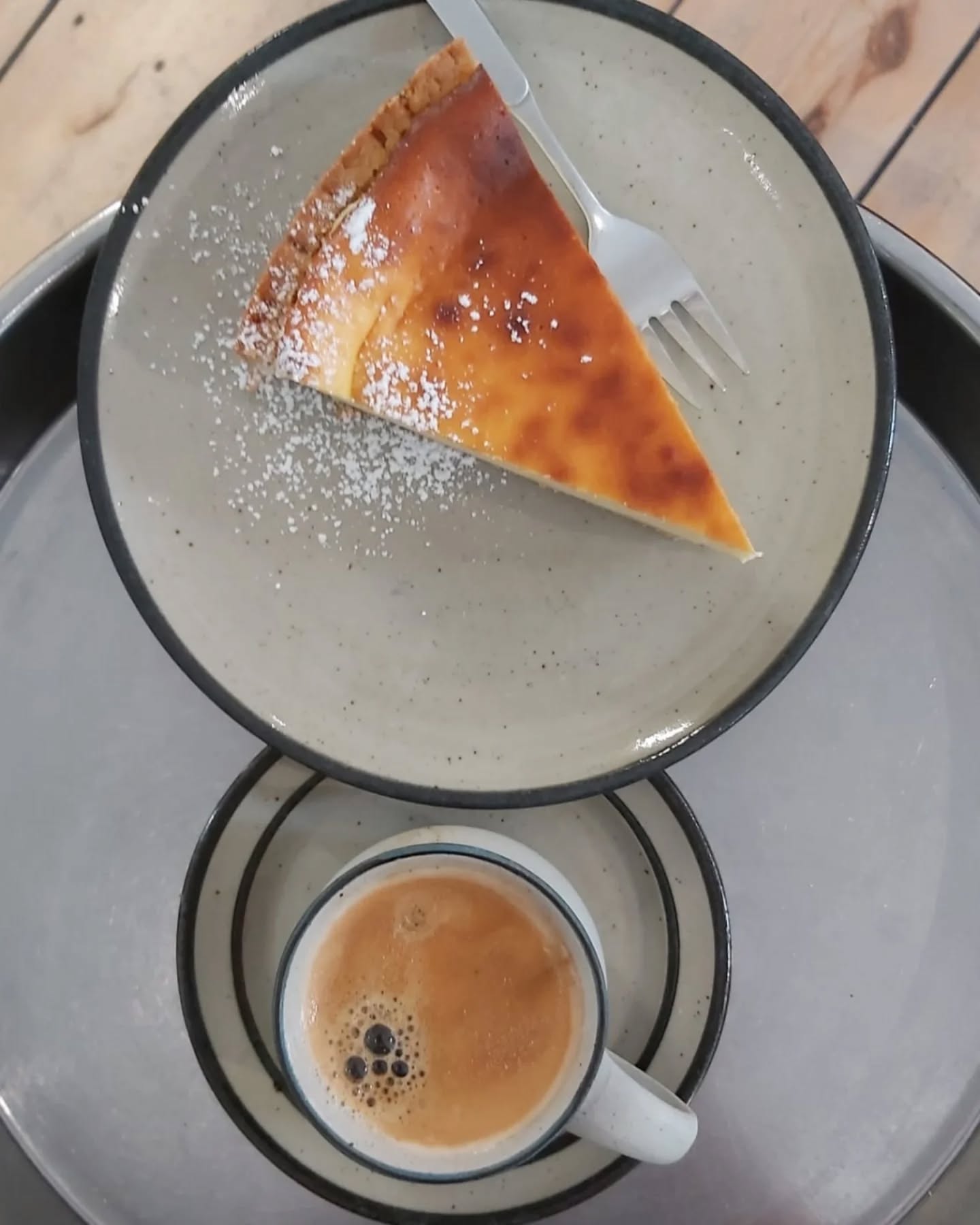 ☕ Käsekuchen
❤️ Bei uns im café Ton gibt es jedes Wochenende ein wechselndes Angebot hausgebackener Kuchen und besten Barista-Kaffee!
☕ Die Öffnungszeiten & Veranstaltungen für den laufenden Monat findet Ihr
im Highlight "Aktuelles" hier auf Instagram und auf unserer website (link in der Bio).
Wir freuen uns auf euch! ❤️
#caféton #fabrikschleichach #keramikwerkstatt
#kaffeeliebe #kaffee #barista
#kuchenliebe #kuchen #käsekuchen #Cheesecake