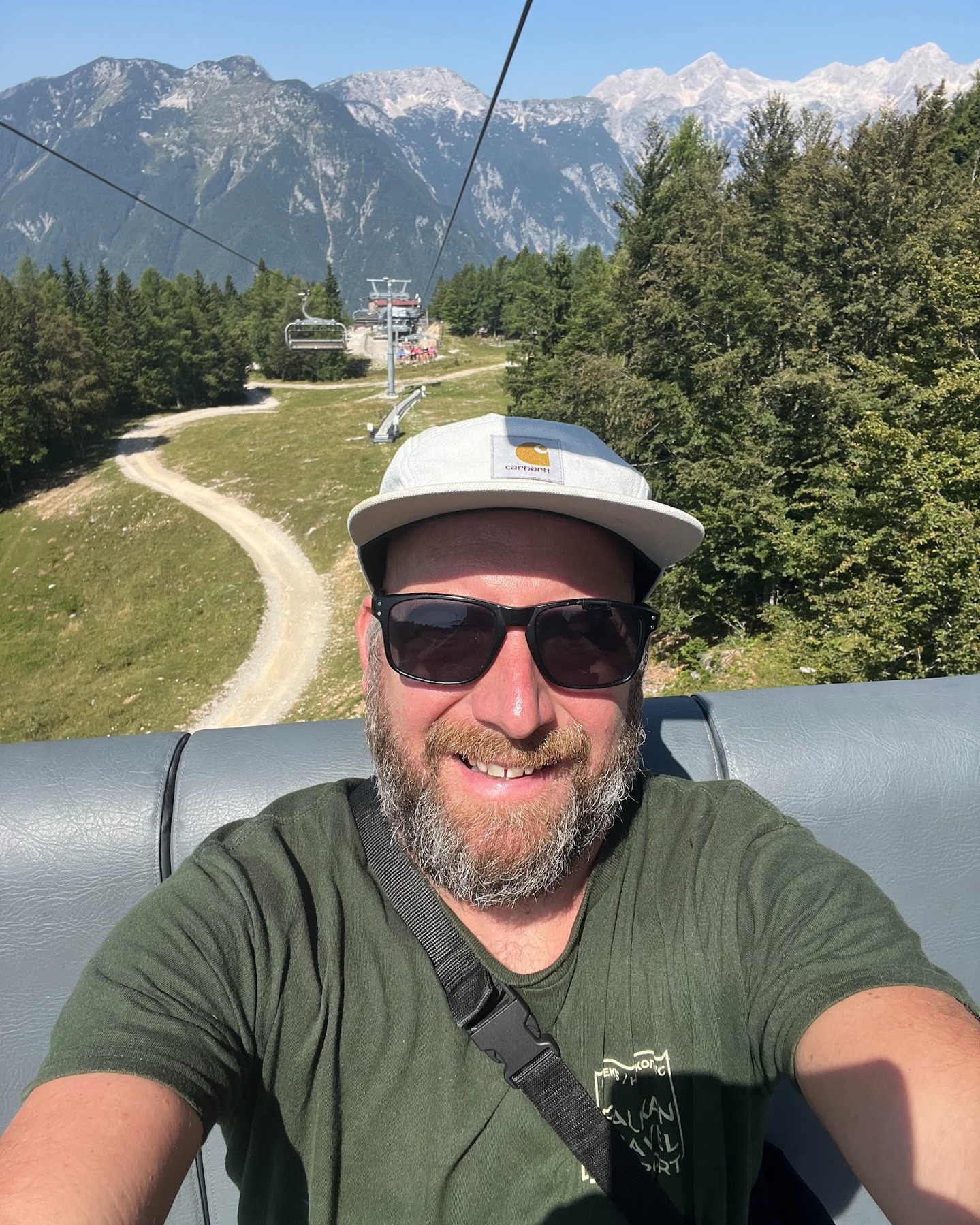 Zo! Het Balkan-hoogseizoen zit er op! Bijna dubbel zoveel reizigers mogen begeleiden als vorig jaar 🎉 Alle reizigers zijn zonder kleerscheuren, en met een gróte glimlach en talloze mooie herinneringen en ervaringen terug gekomen van hun reis 😍 Balkan Travel Support zit in de lift (net als ik 😂)
In oktober nog een paar héle leuke reizen op de planning. Daarnaast al druk bezig voor 2026, met wel één héle unieke en bijzondere reis op de planning, waarvoor ik pas in Slovenië was voor aanvullend onderzoek 🇸🇮
Ben je al vakantieplannen aan het maken voor 2026? Schroom dan niet om eens vrijblijvend contact op te nemen 📱